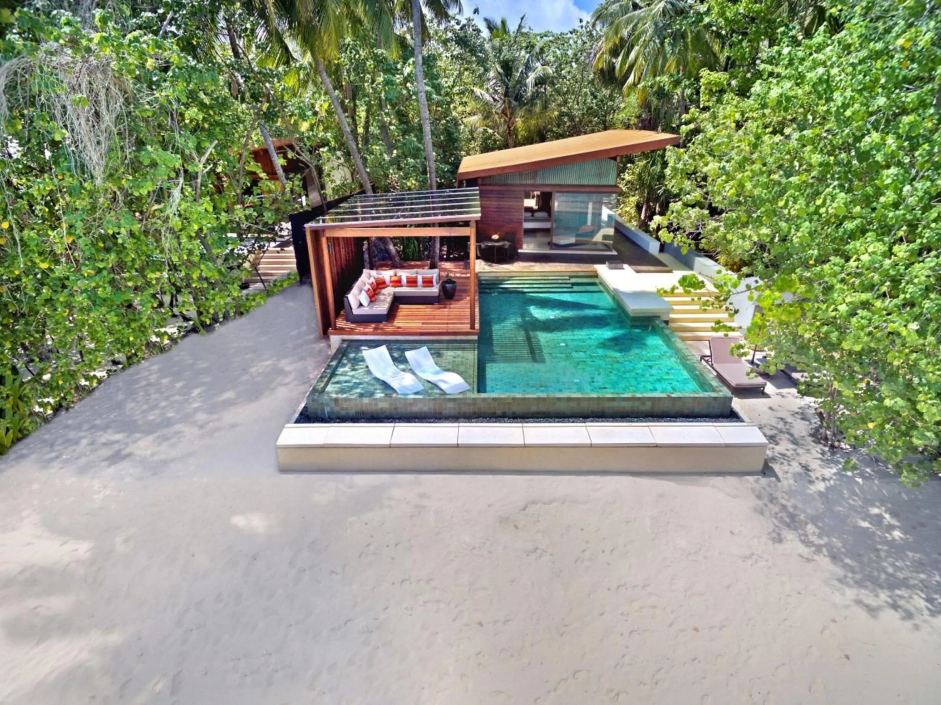 Pool view in Park Hyatt Maldives Hadahaa