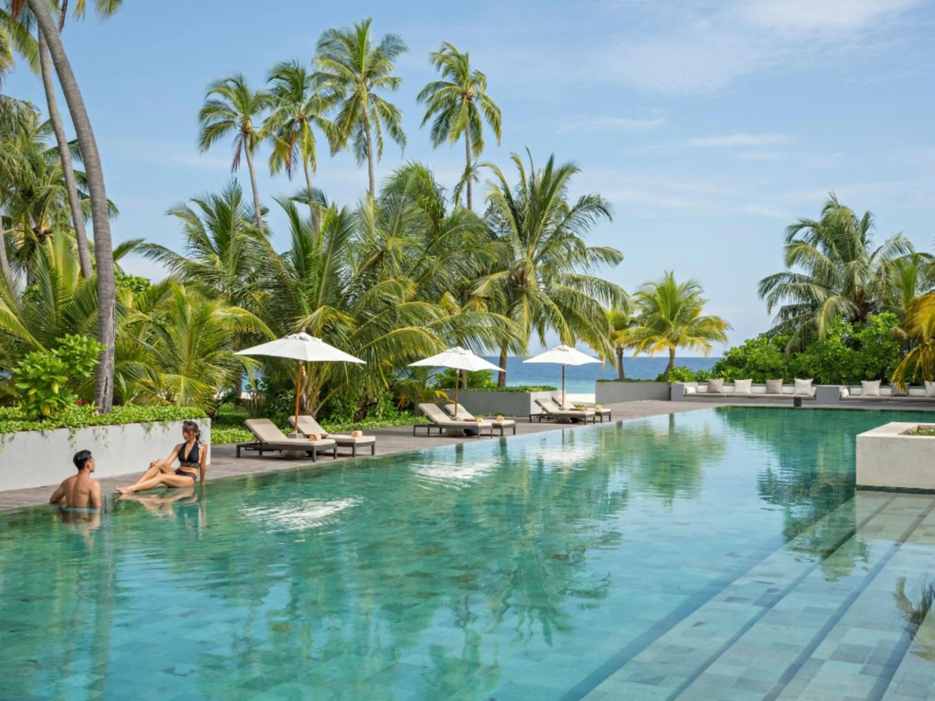 Swimming pool in Park Hyatt Maldives Hadahaa