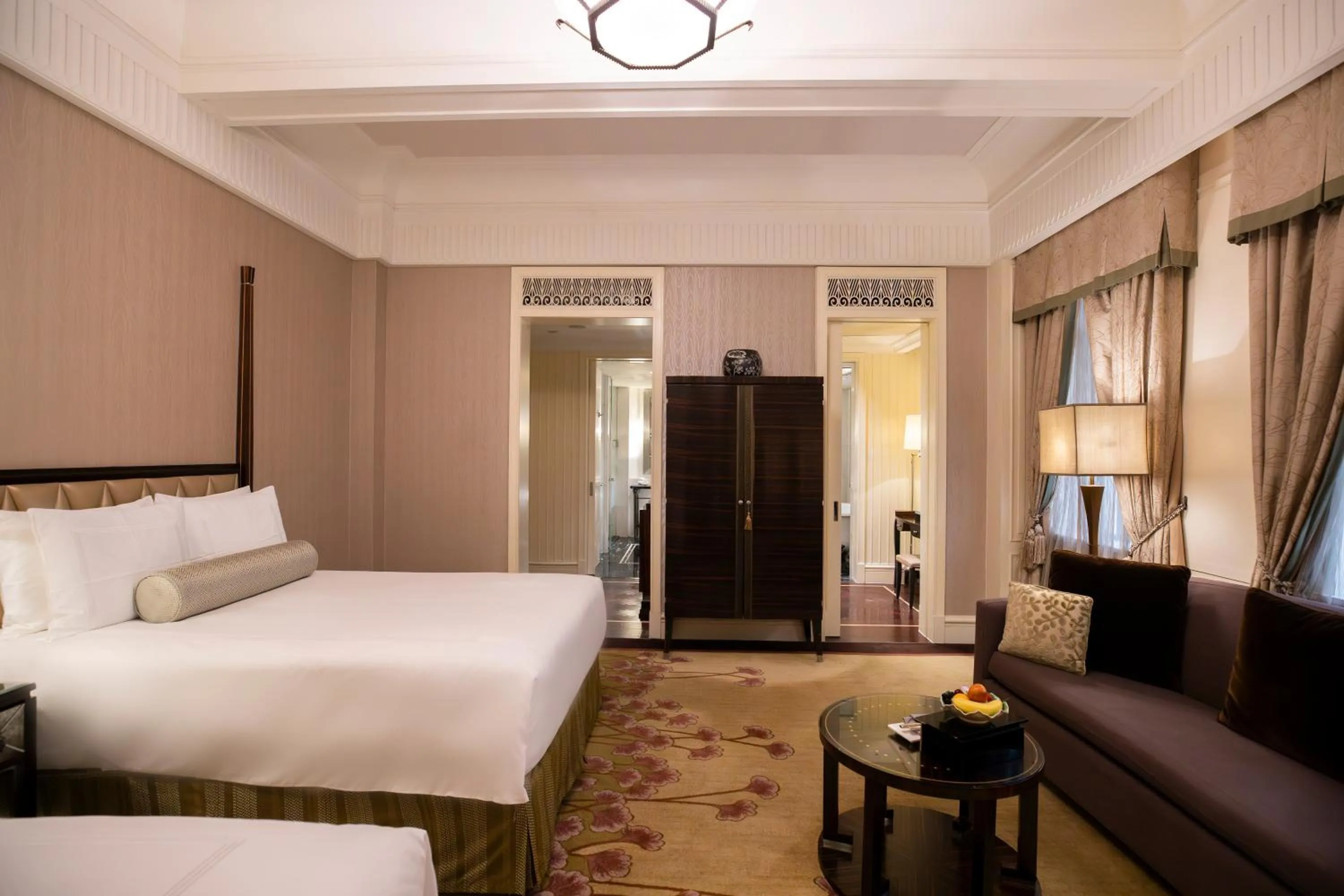 Bedroom, Bed in Fairmont Peace Hotel on the Bund