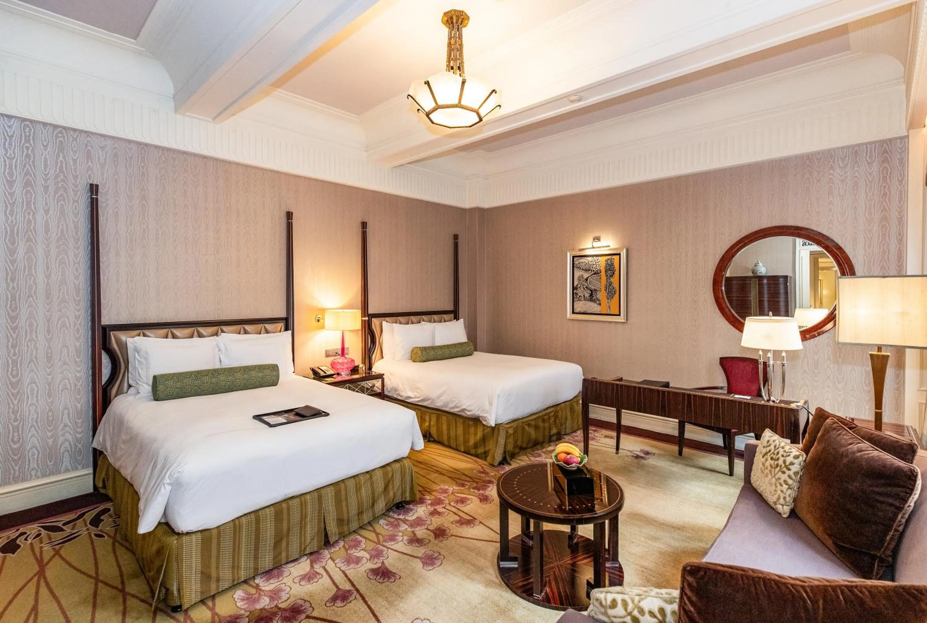 Bedroom, Bed in Fairmont Peace Hotel on the Bund