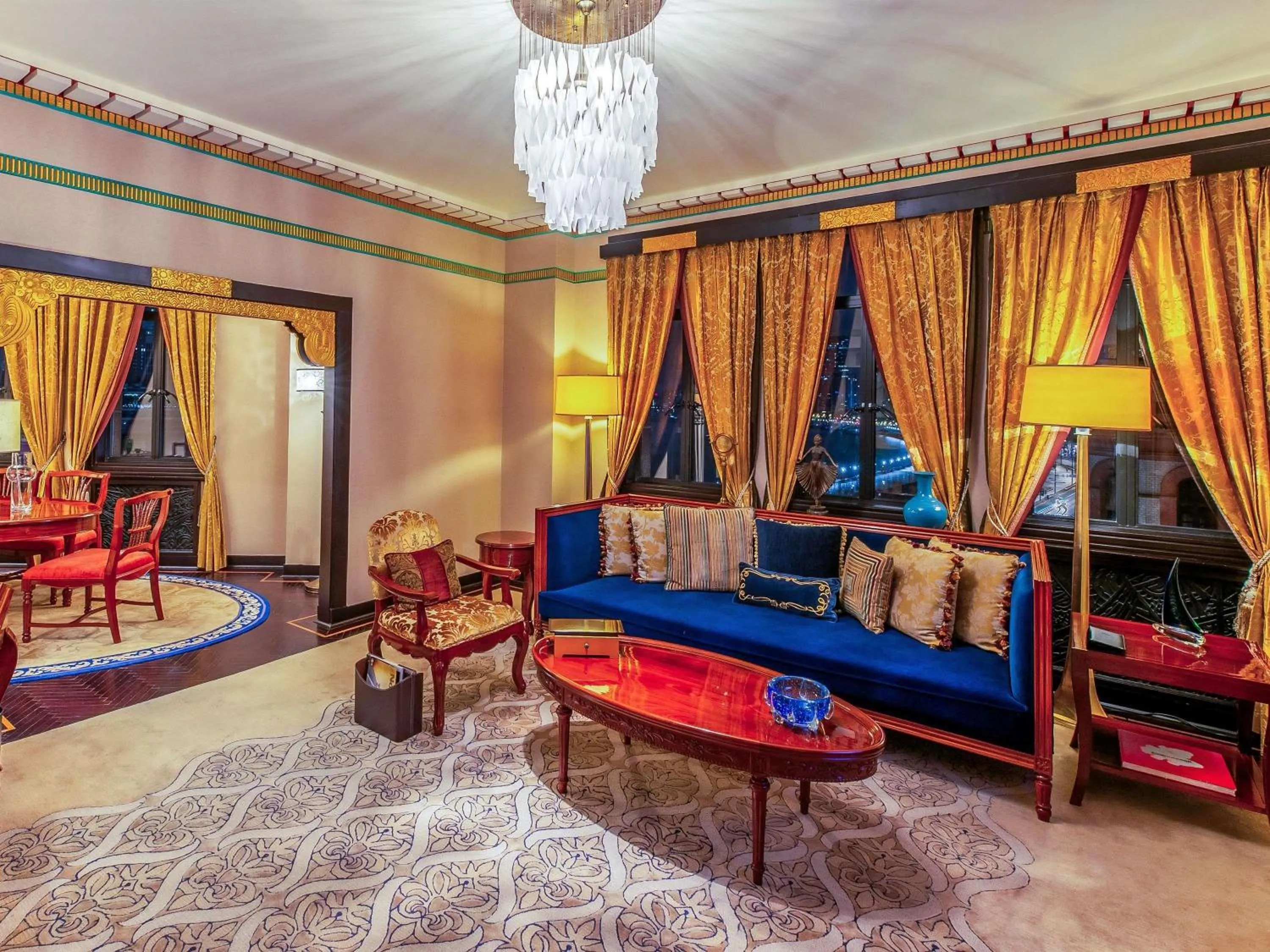 Bedroom, Bed in Fairmont Peace Hotel on the Bund