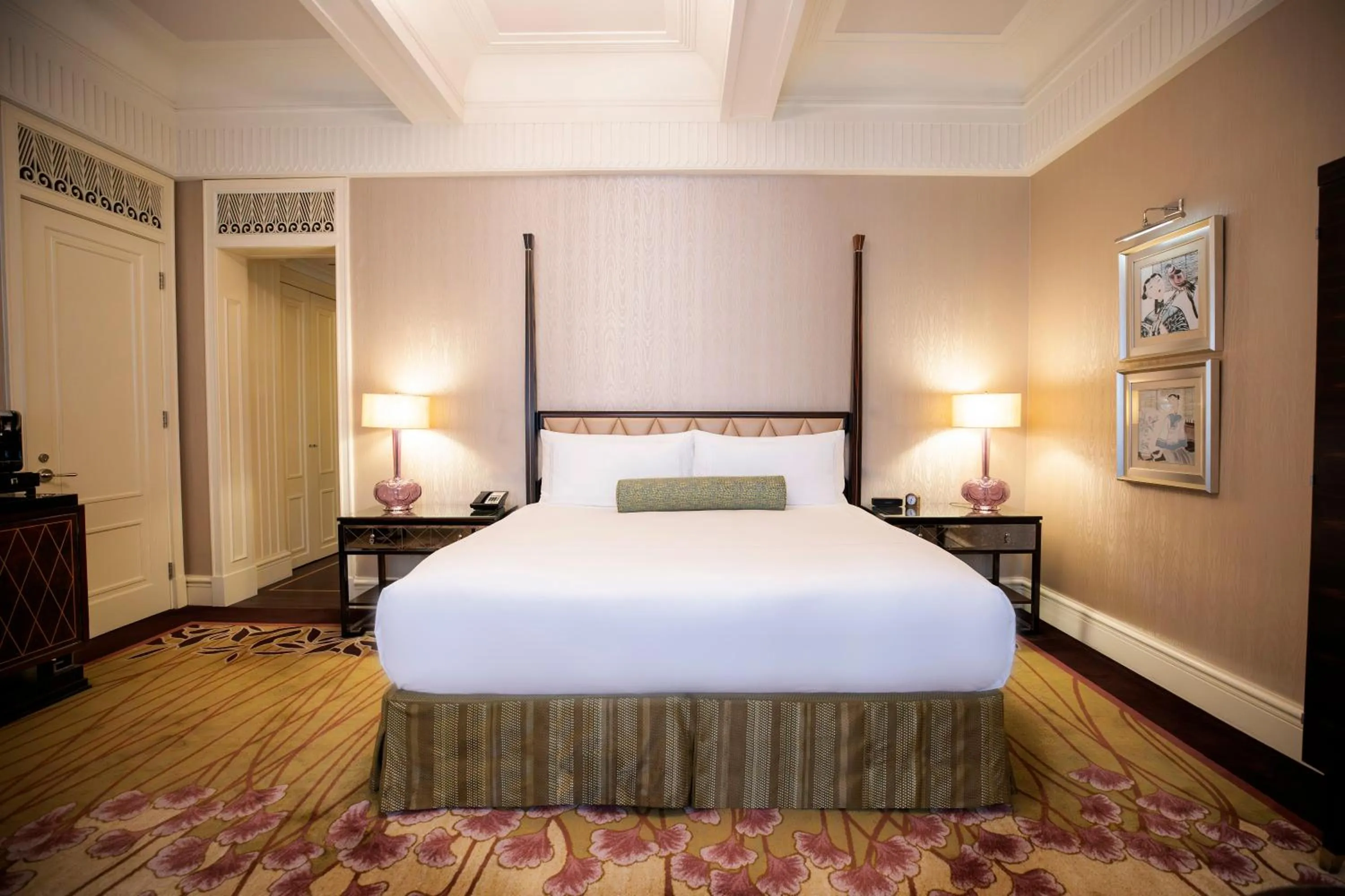 Bedroom, Bed in Fairmont Peace Hotel on the Bund