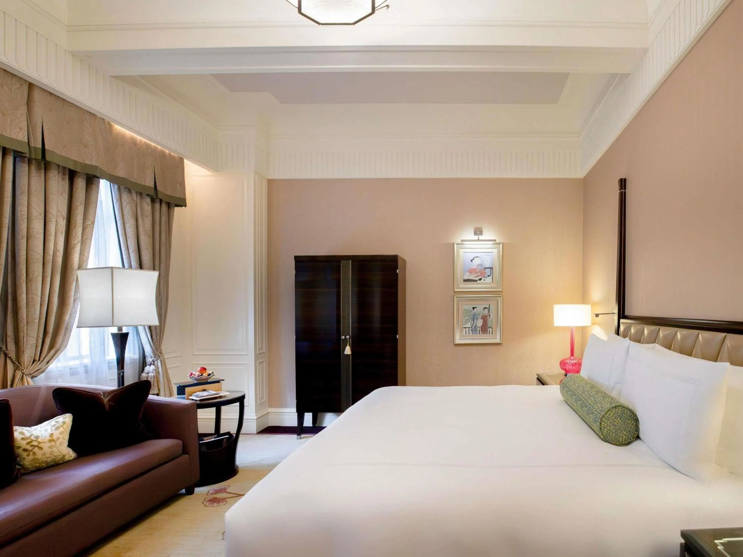 Bedroom, Bed in Fairmont Peace Hotel on the Bund