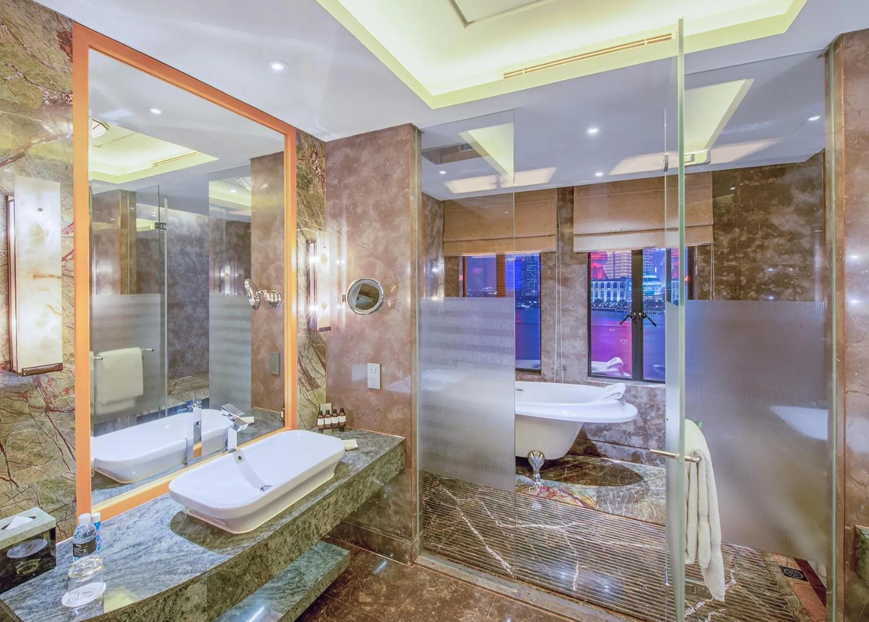 Shower in Fairmont Peace Hotel on the Bund