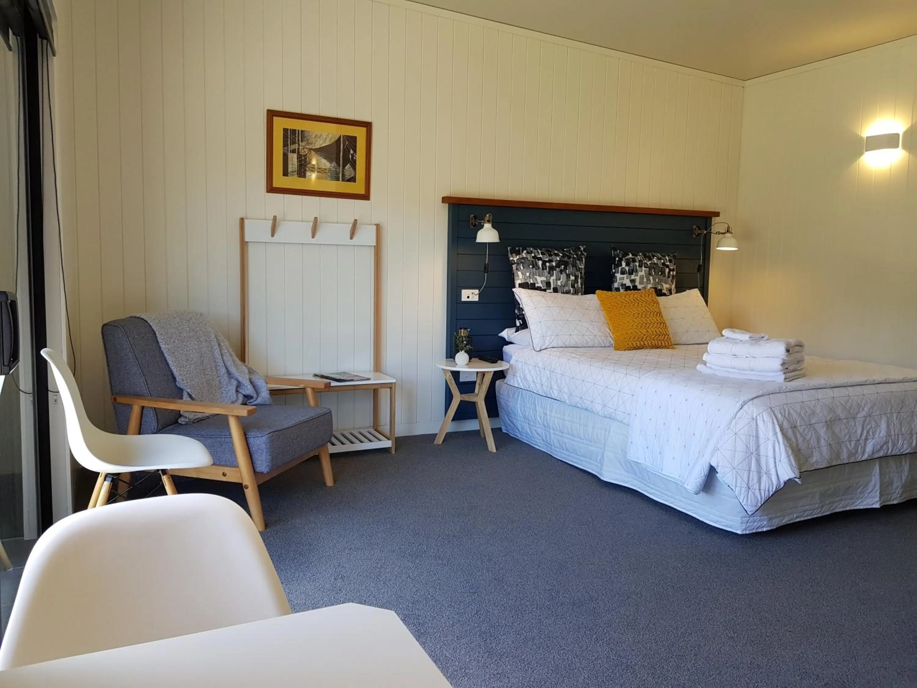 Bedroom, Bed in Admiral Waters