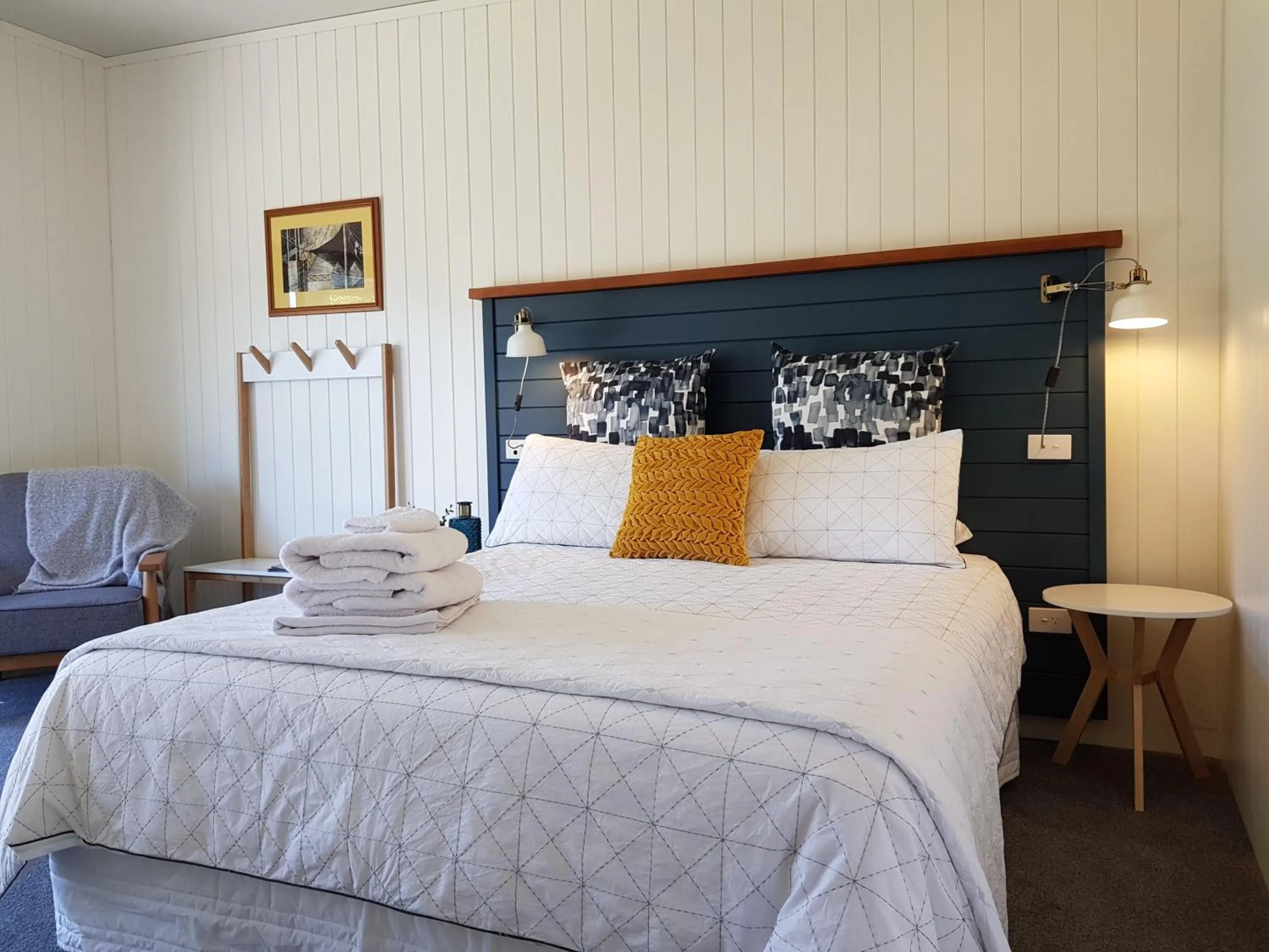 Bedroom, Bed in Admiral Waters