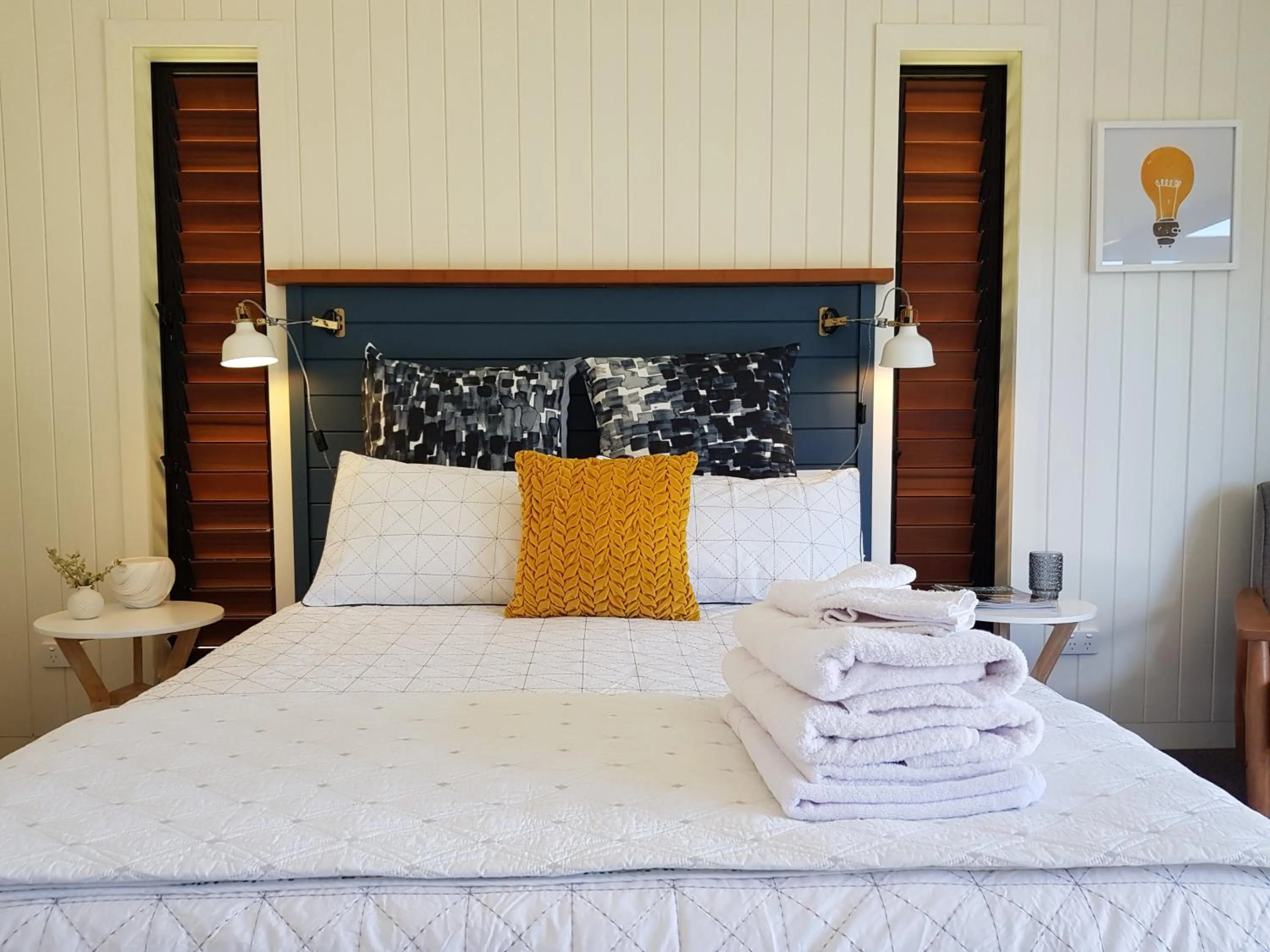 Bedroom, Bed in Admiral Waters