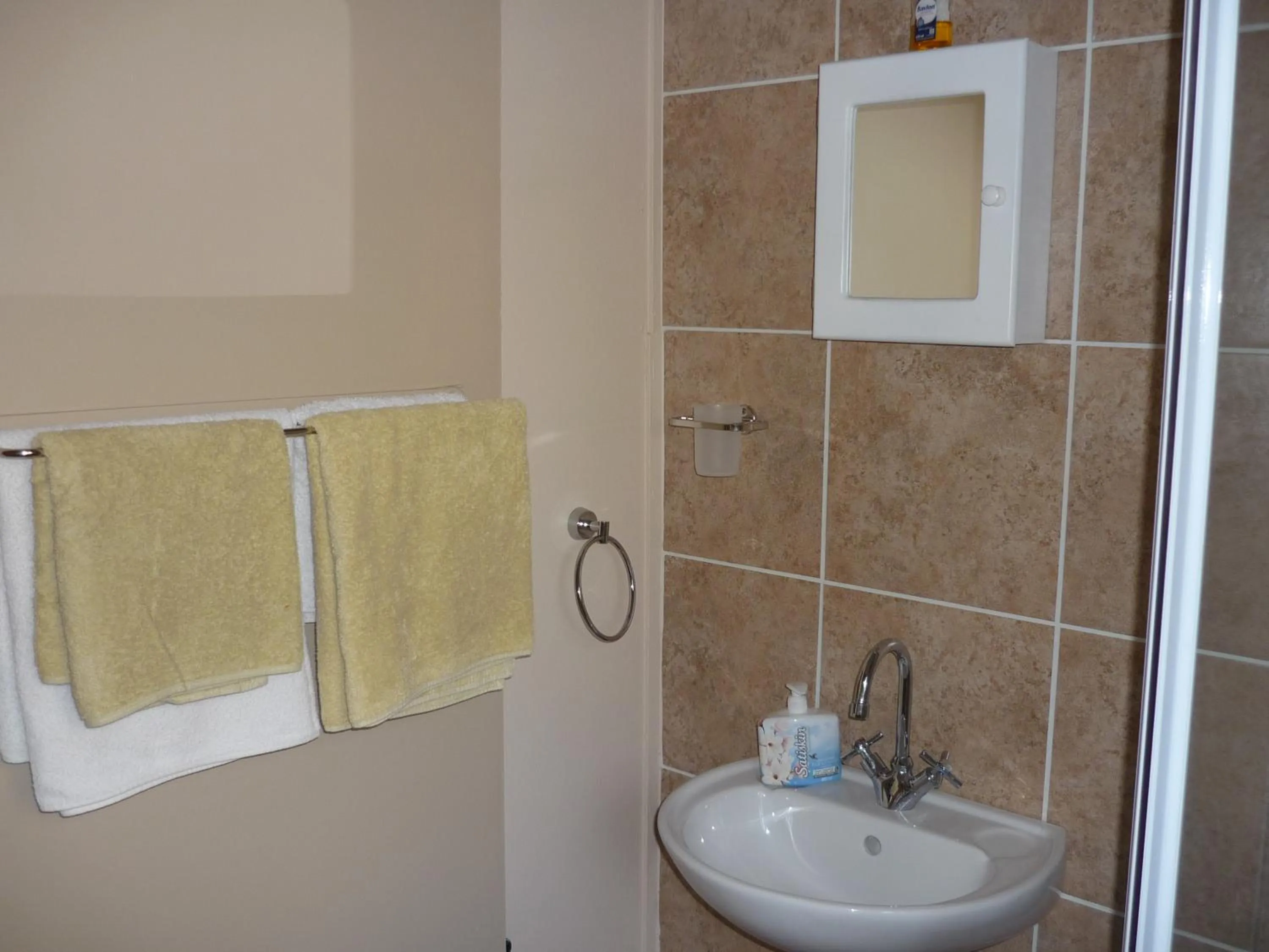 Bathroom in A1 Kynaston Guest House bed and breakfast or self catering