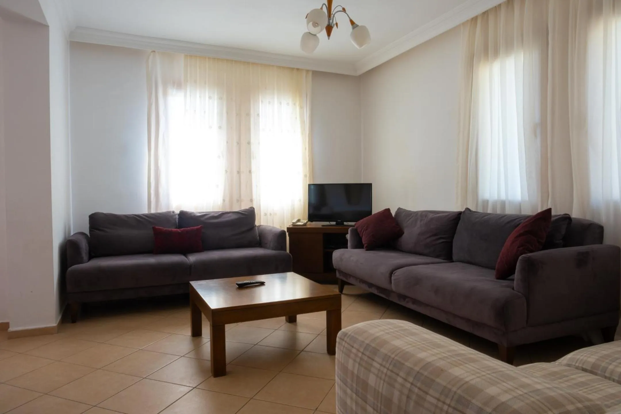 Communal lounge/ TV room in Perdikia Hill Hotel And Villas