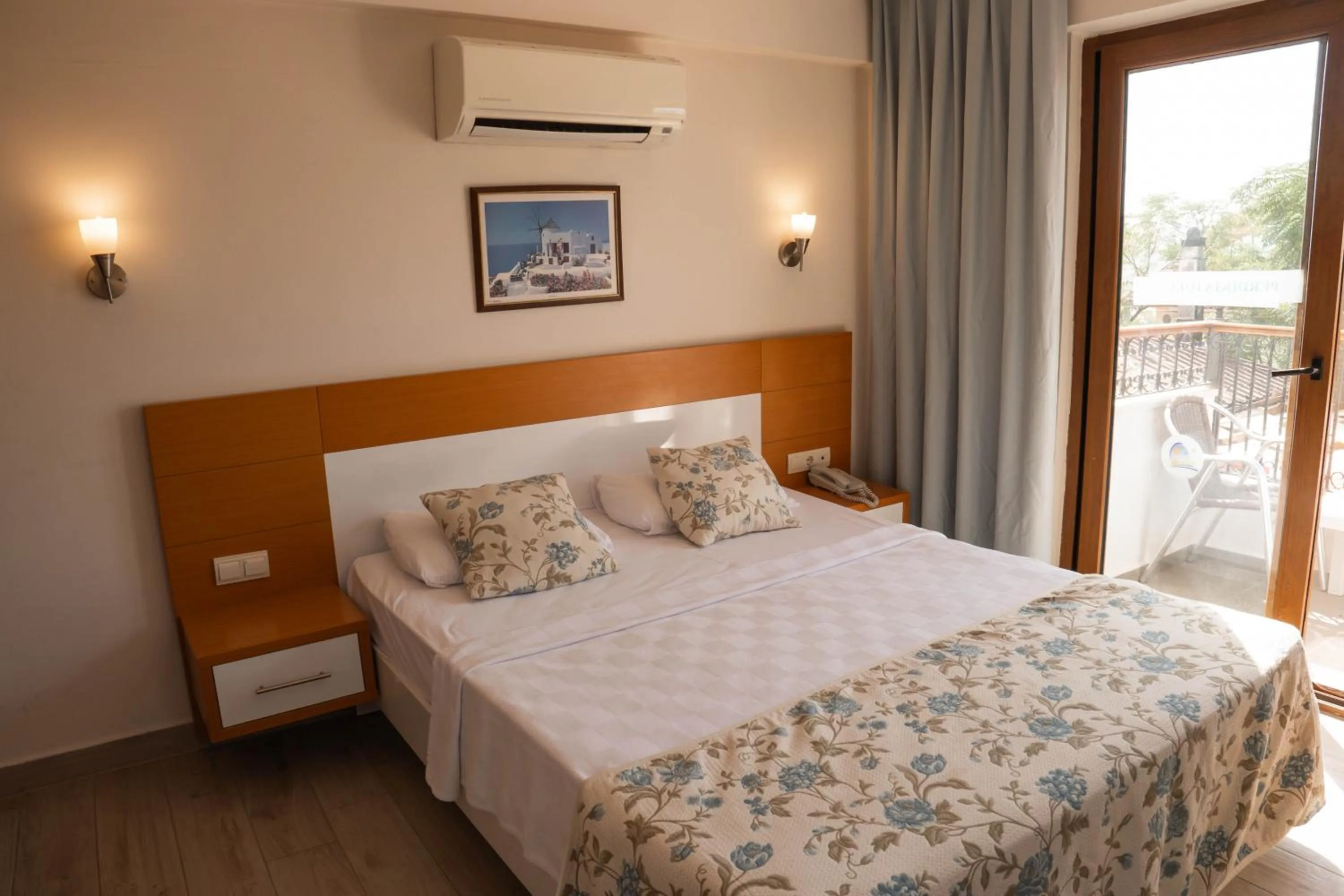 Bedroom, Bed in Perdikia Hill Hotel And Villas
