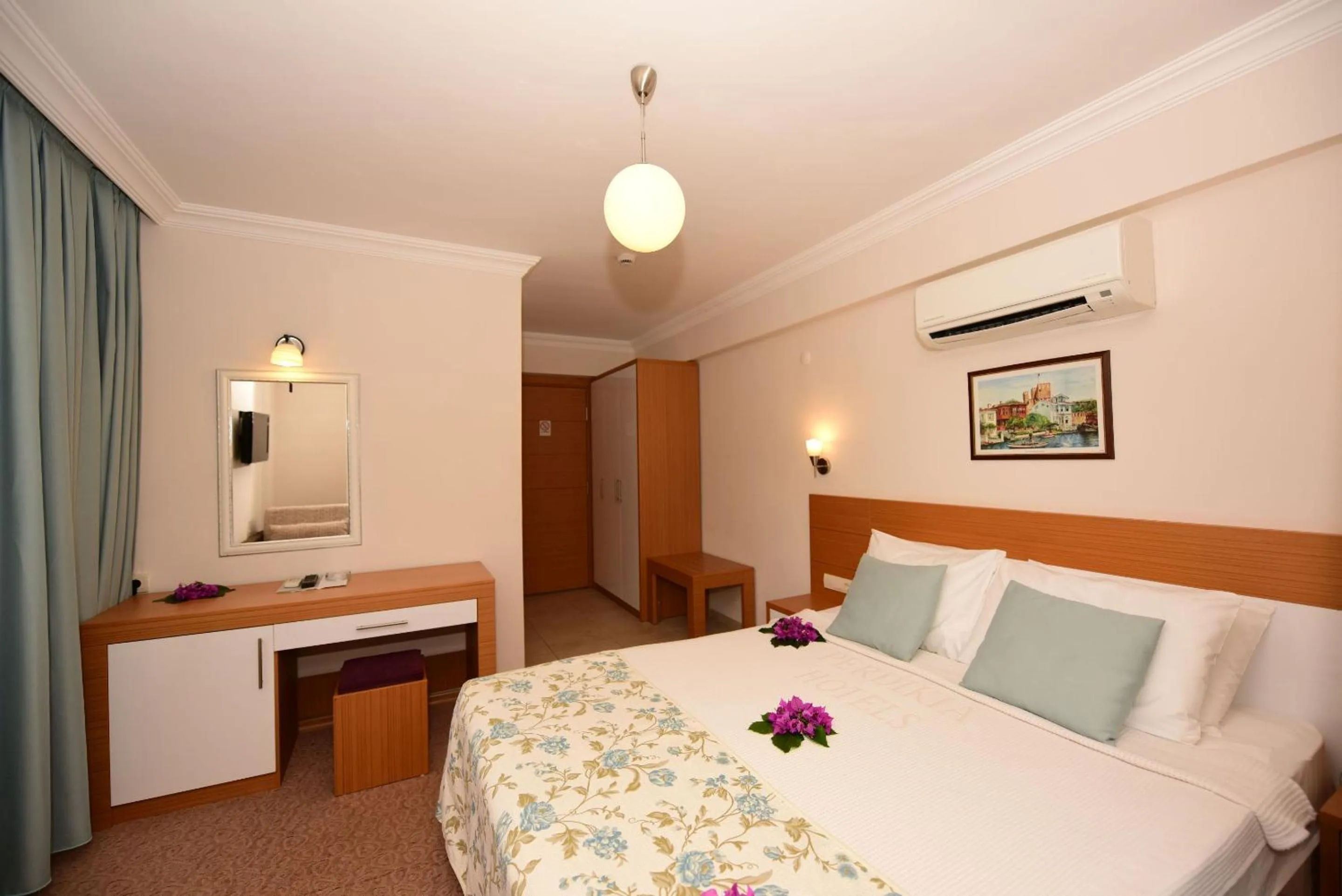 Bedroom, Bed in Perdikia Hill Hotel And Villas