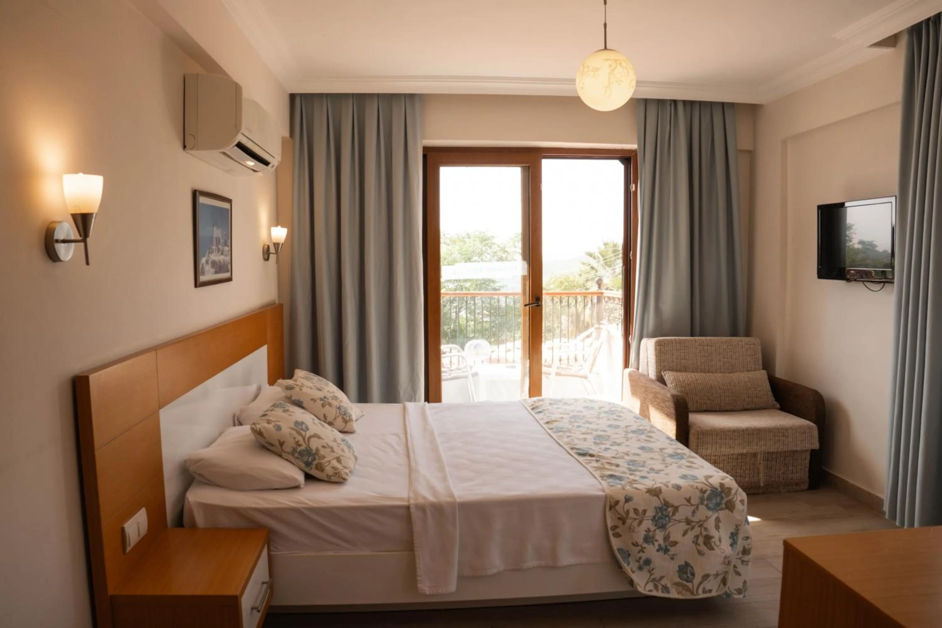 Bedroom, Bed in Perdikia Hill Hotel And Villas
