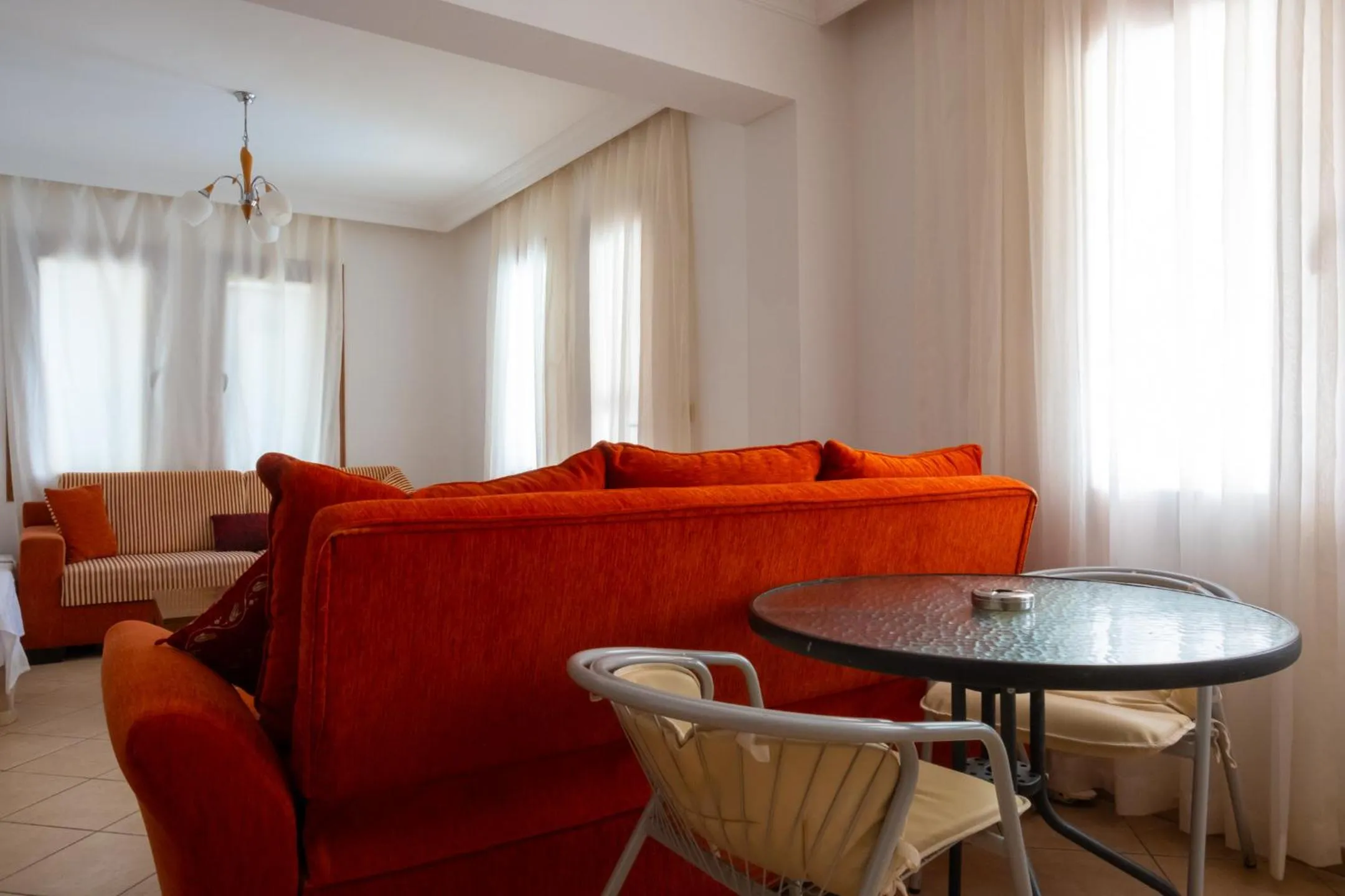 Communal lounge/ TV room in Perdikia Hill Hotel And Villas