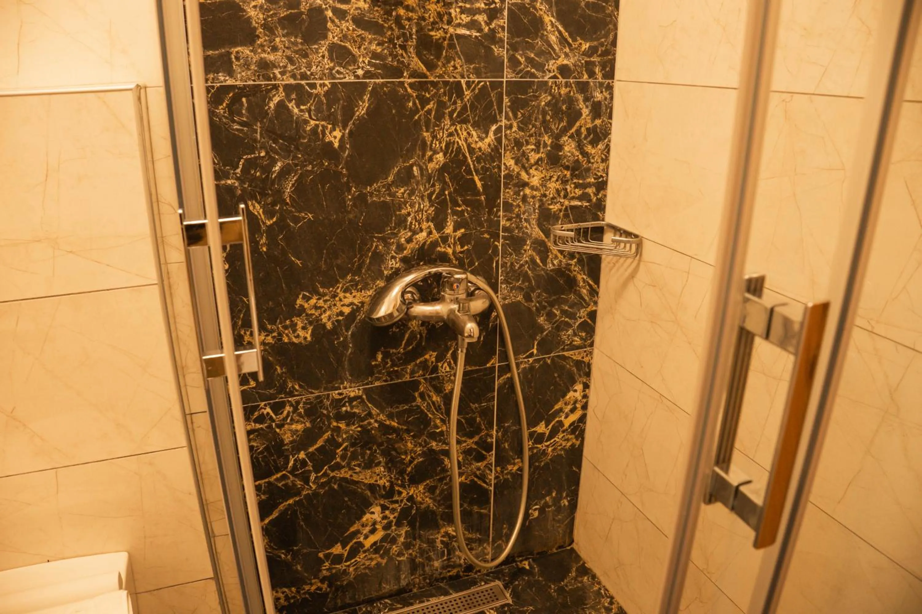 Bathroom in Perdikia Hill Hotel And Villas