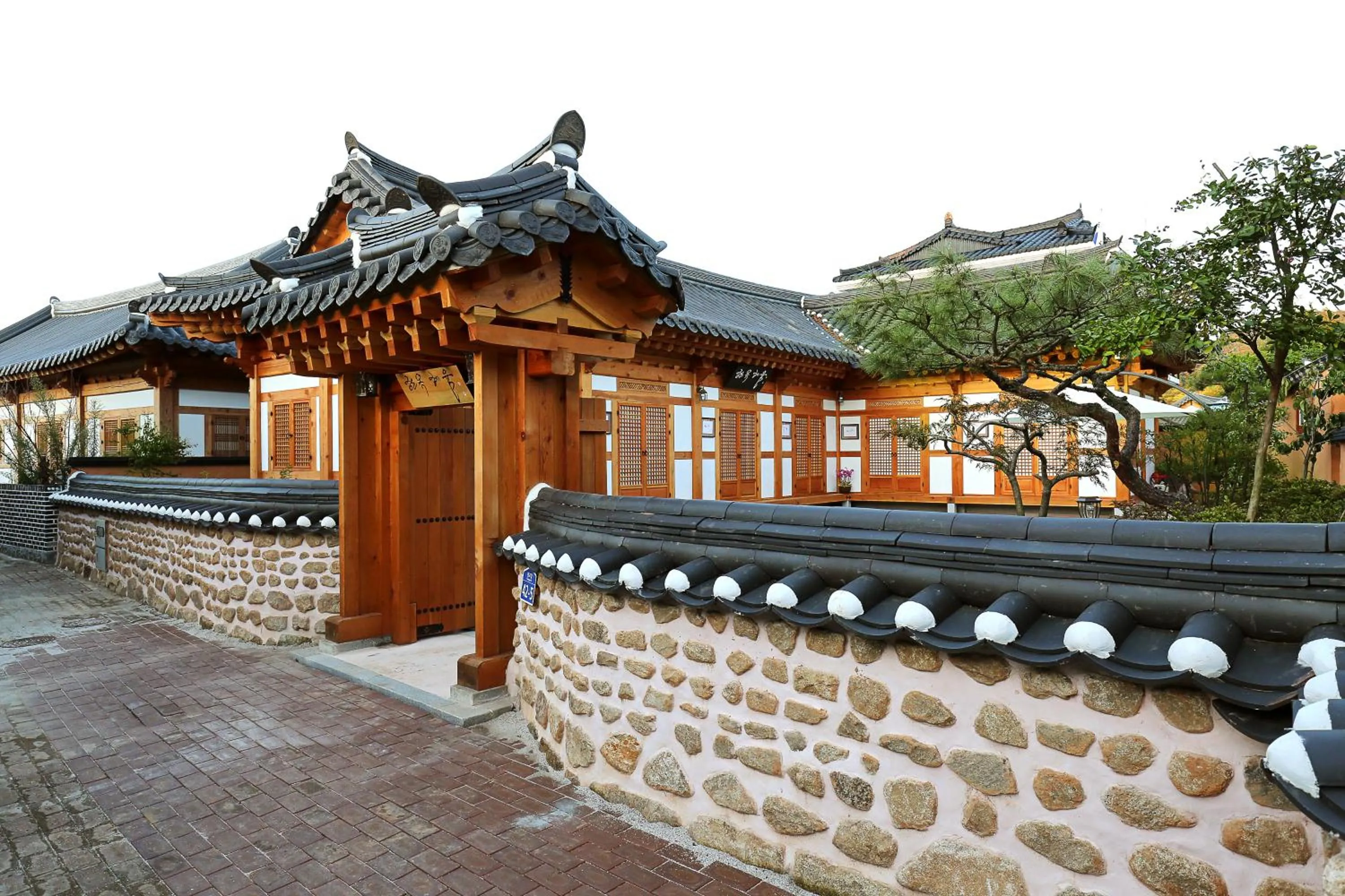 Property building in Hanok Hyeyum