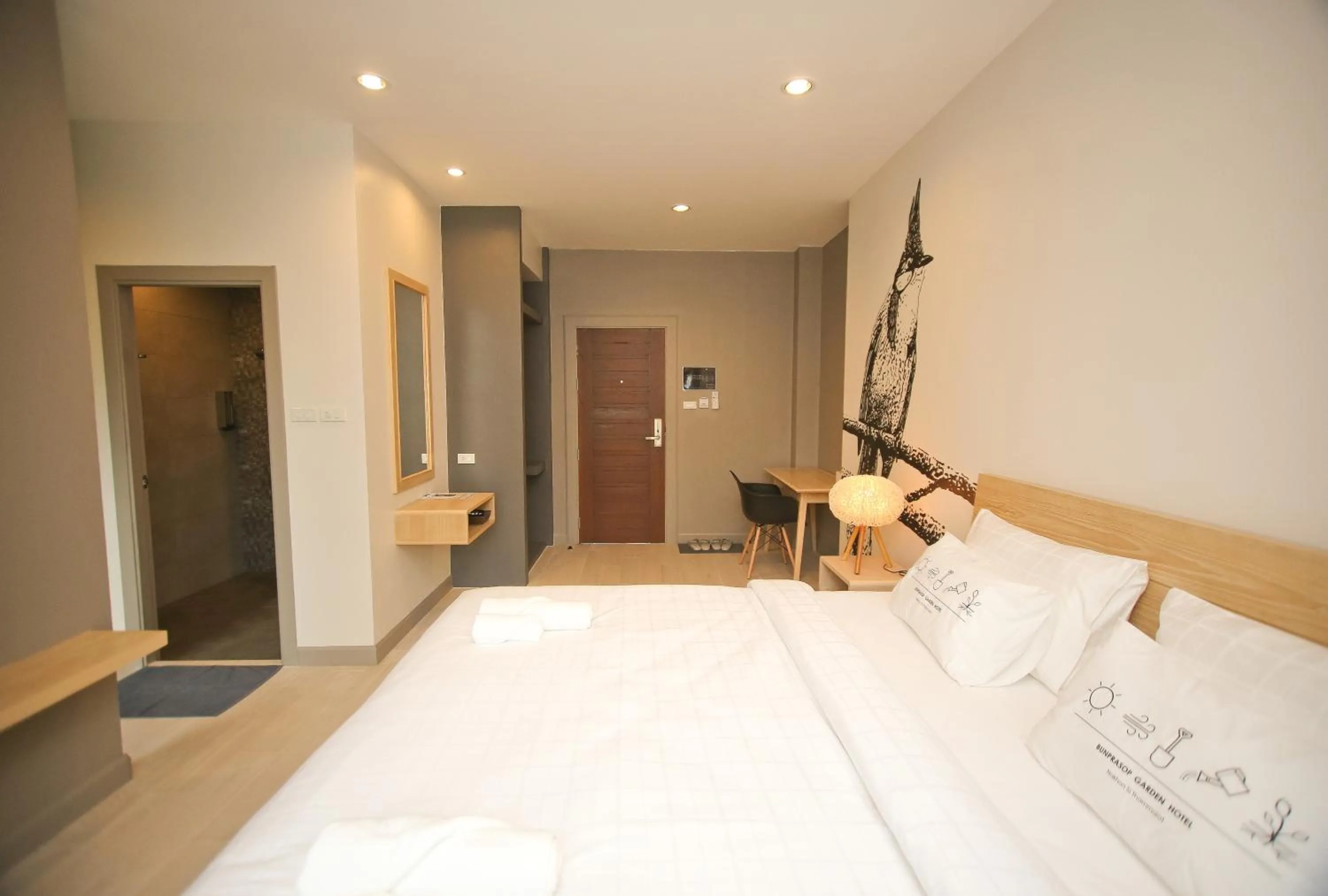 Bed in Bunprasop Garden Hotel