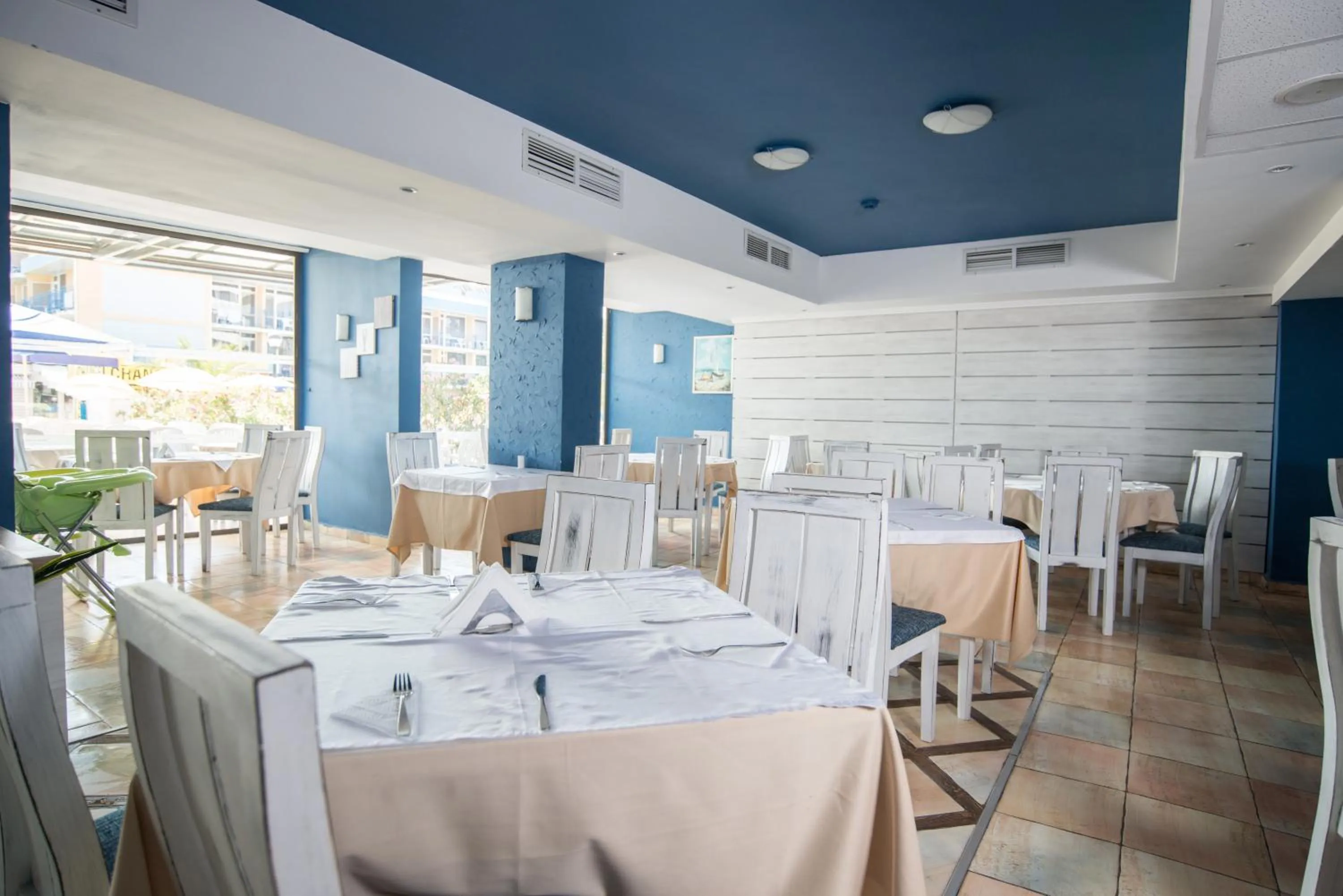 Restaurant/places to eat in Smartline Meridian Hotel