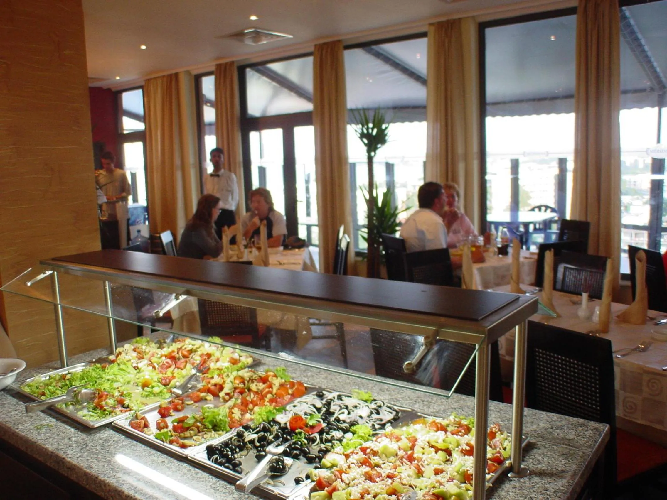 Restaurant/places to eat in Smartline Meridian Hotel