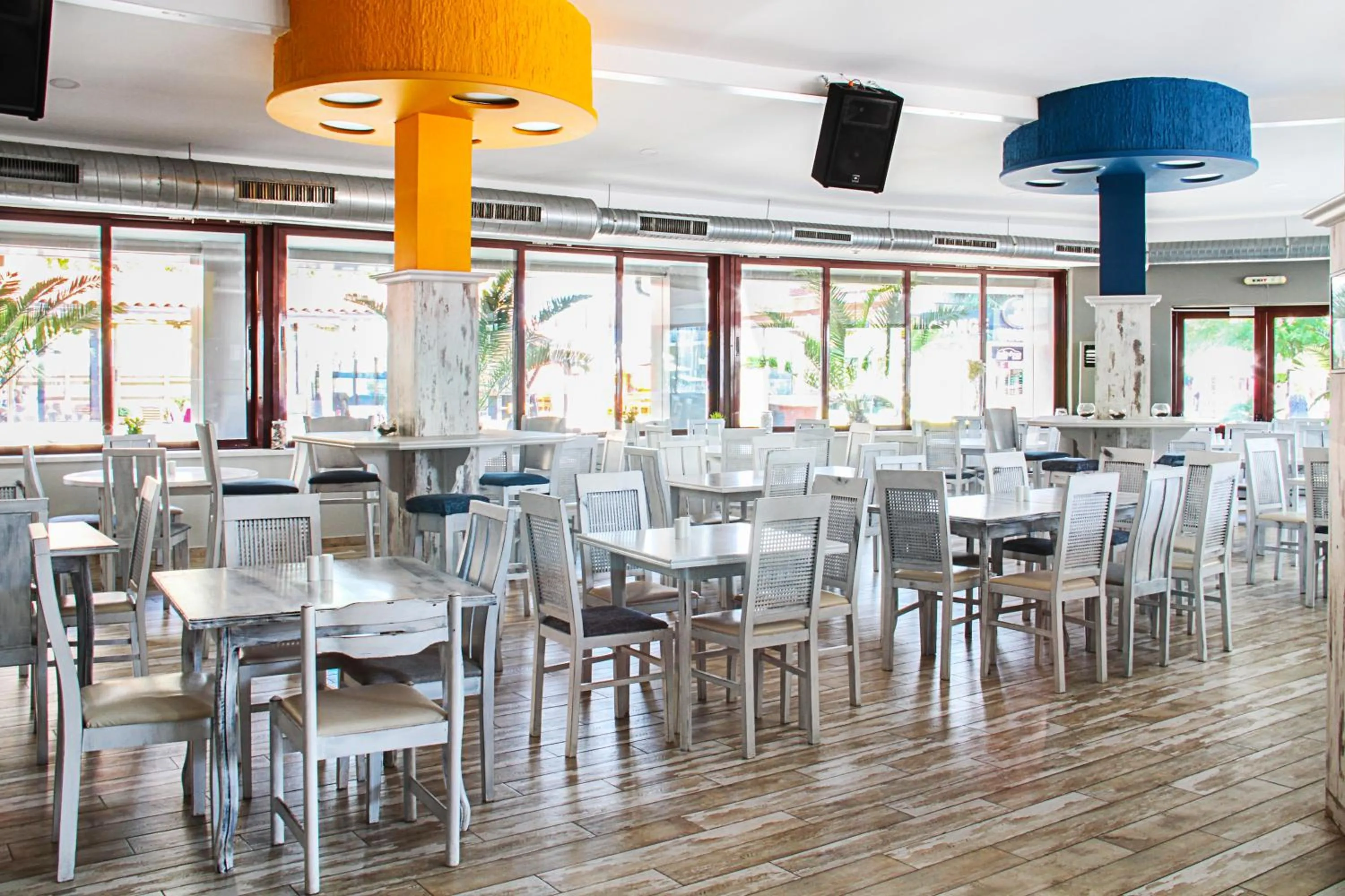 Restaurant/places to eat in Smartline Meridian Hotel