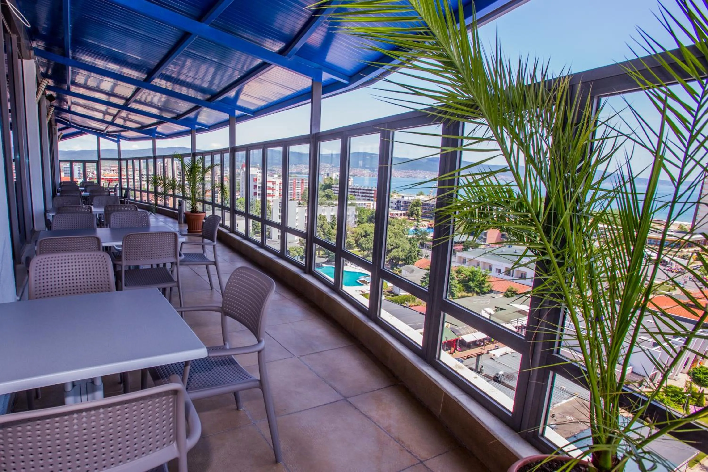 Restaurant/places to eat in Smartline Meridian Hotel