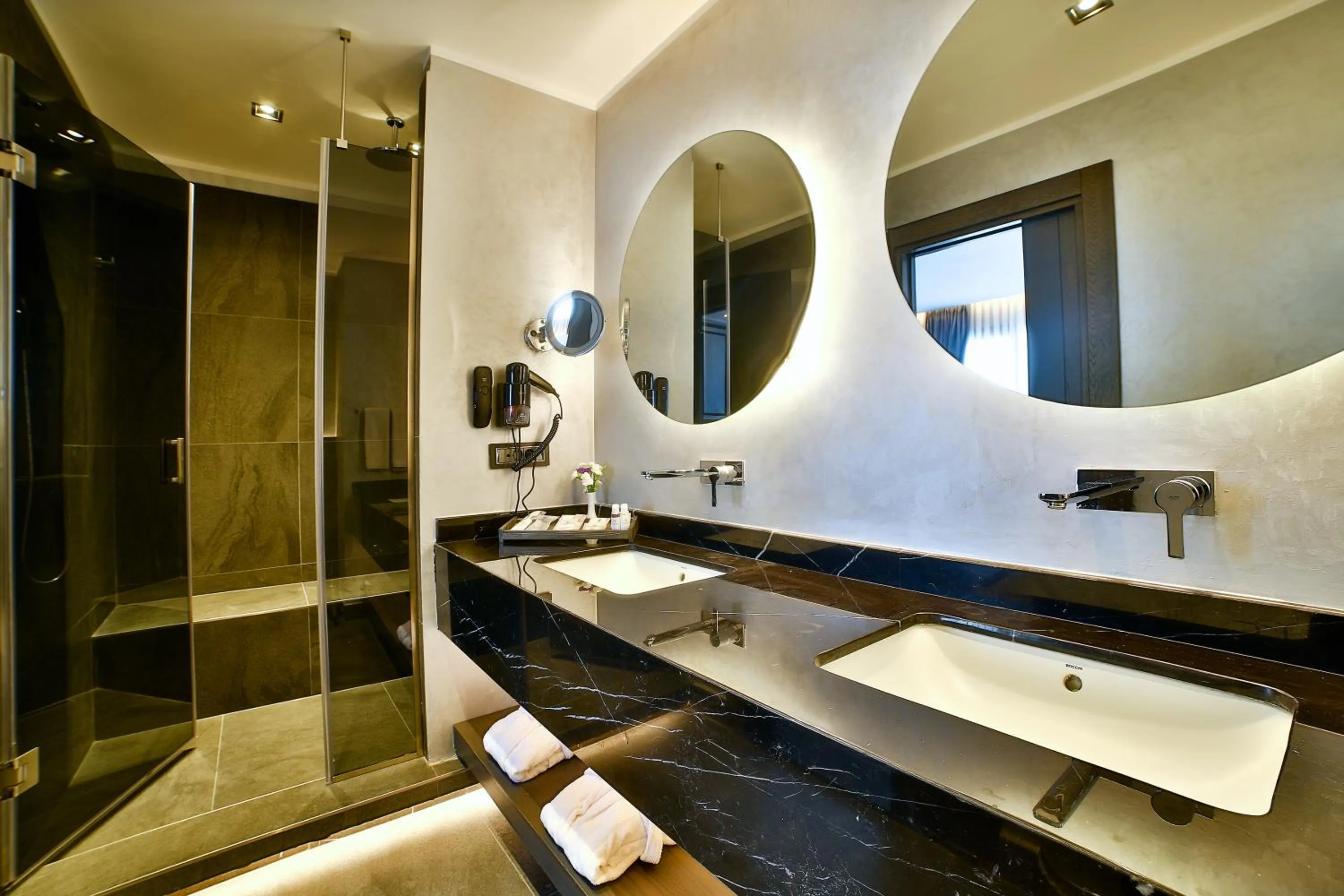 Shower in Amethyst Hotel