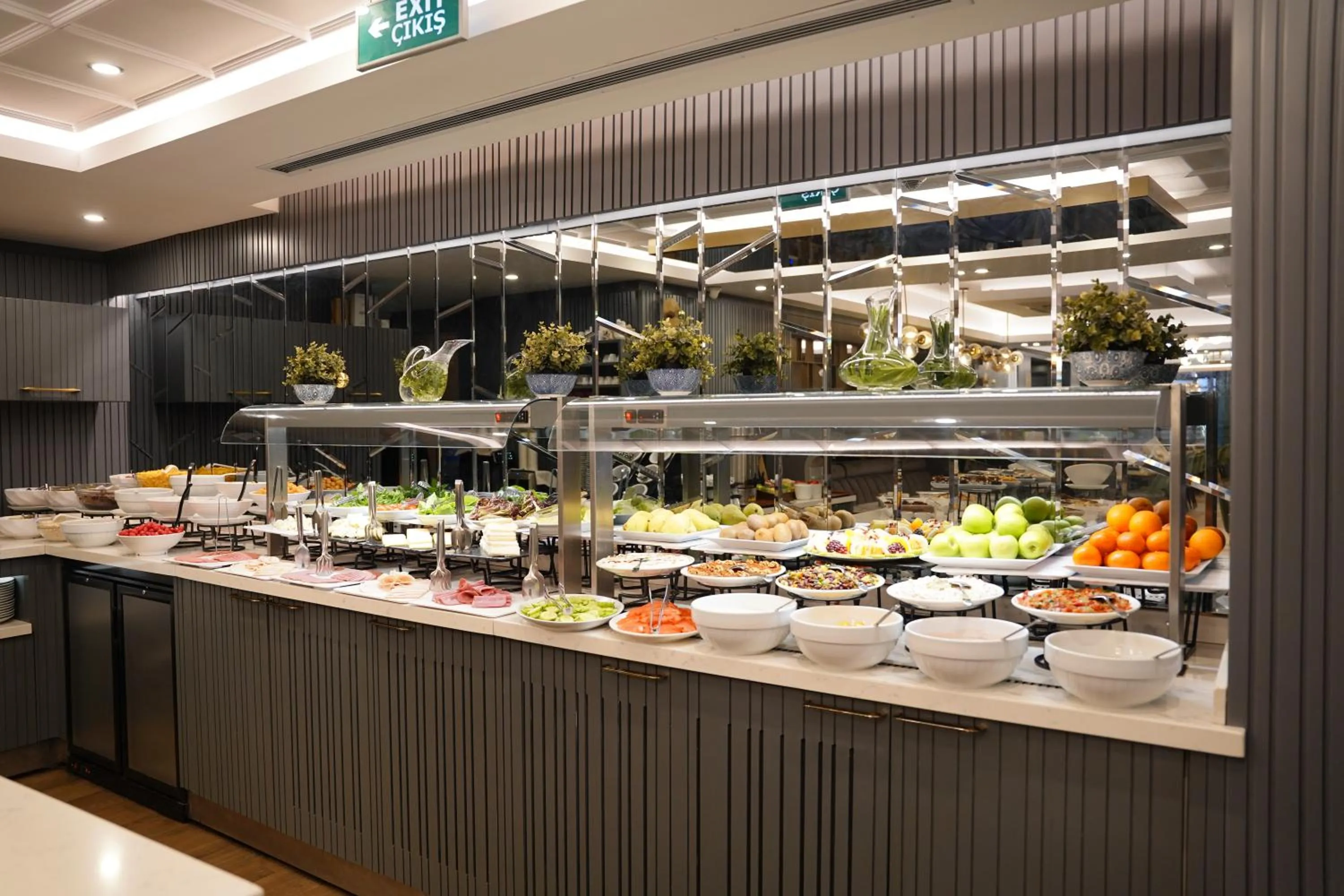 Food and drinks in Amethyst Hotel