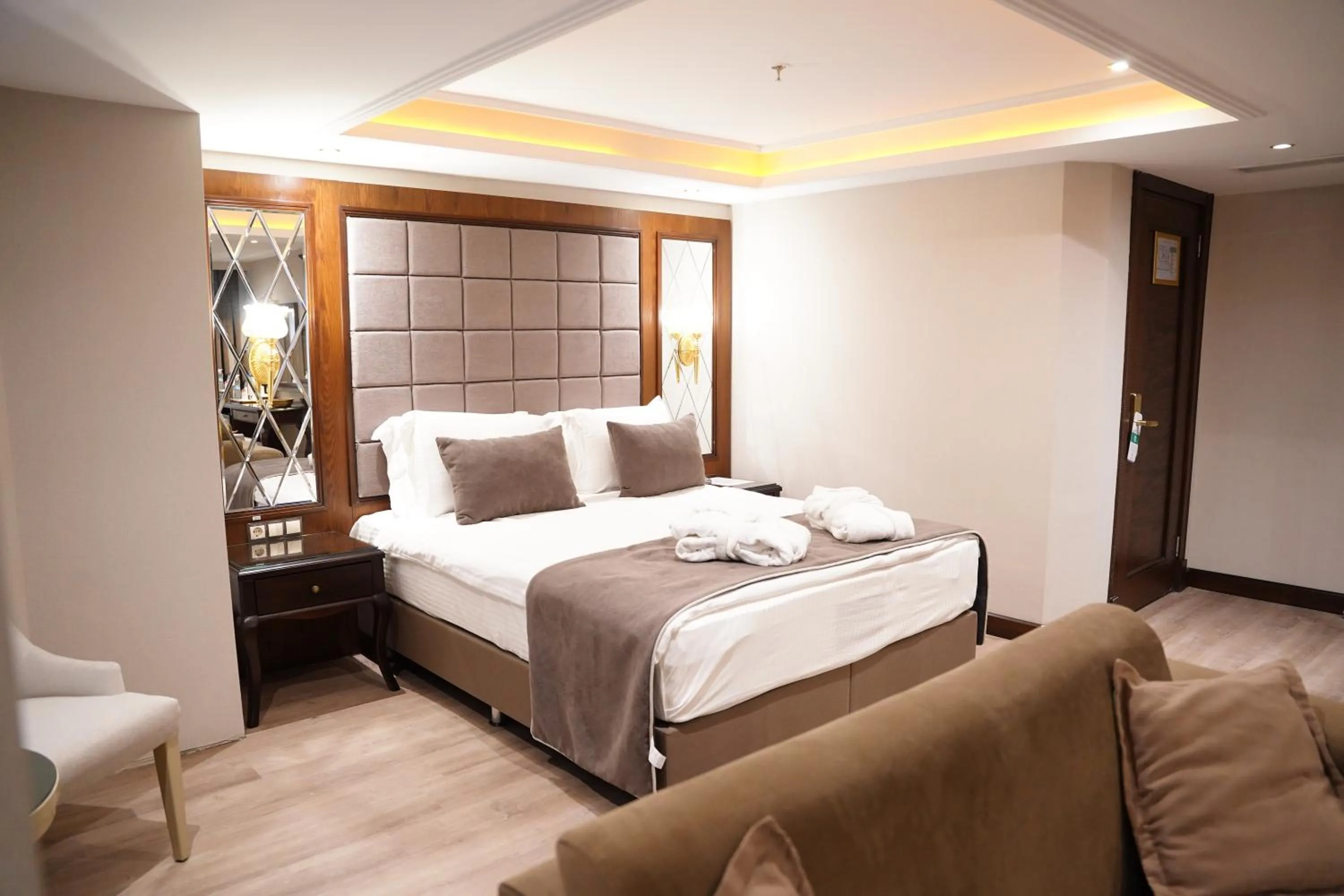 Bedroom, Bed in Amethyst Hotel