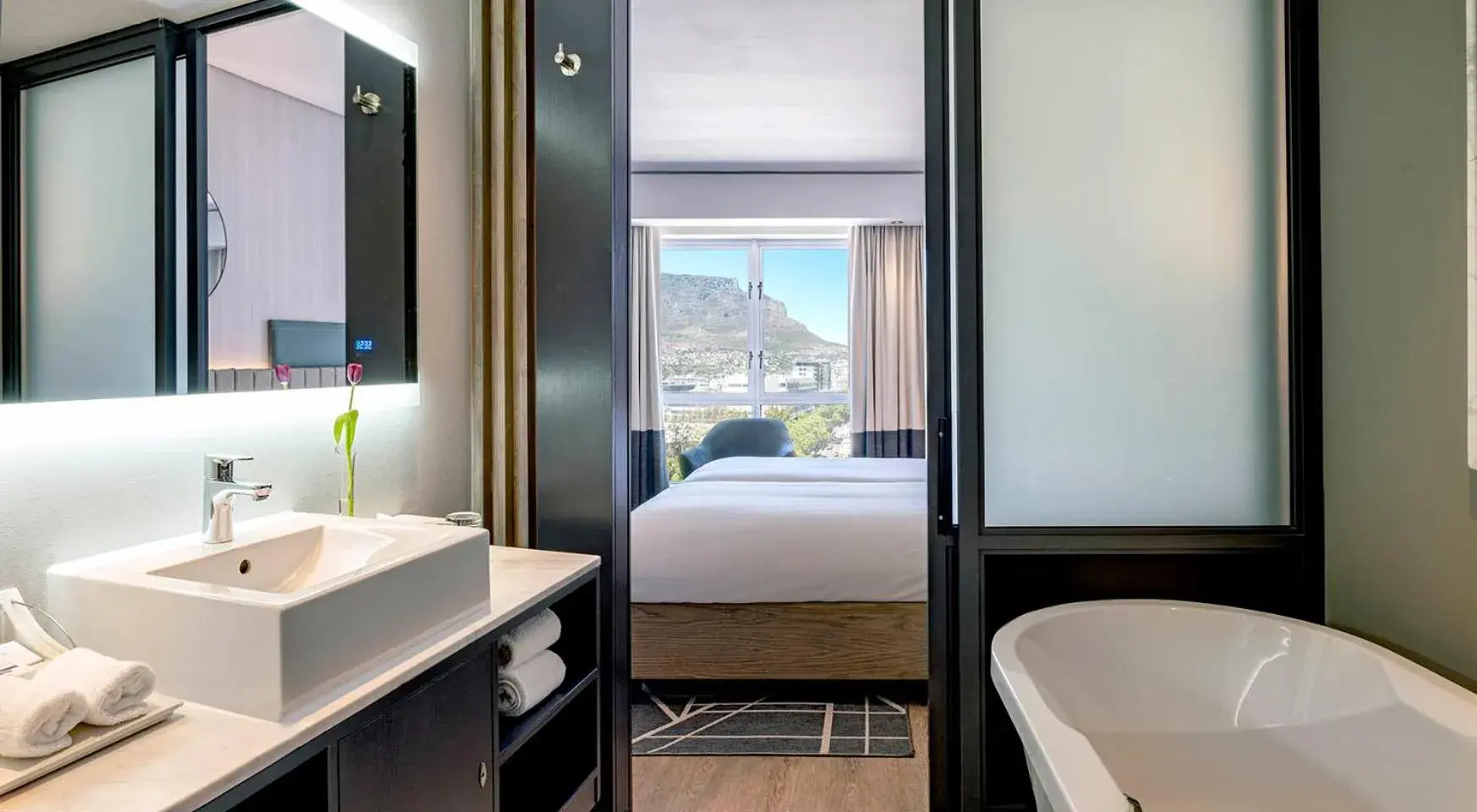Twin Room - single occupancy - Club Access in Hyatt Regency Cape Town Twin Room - single occupancy - Club Access in Hyatt Regency Cape Town