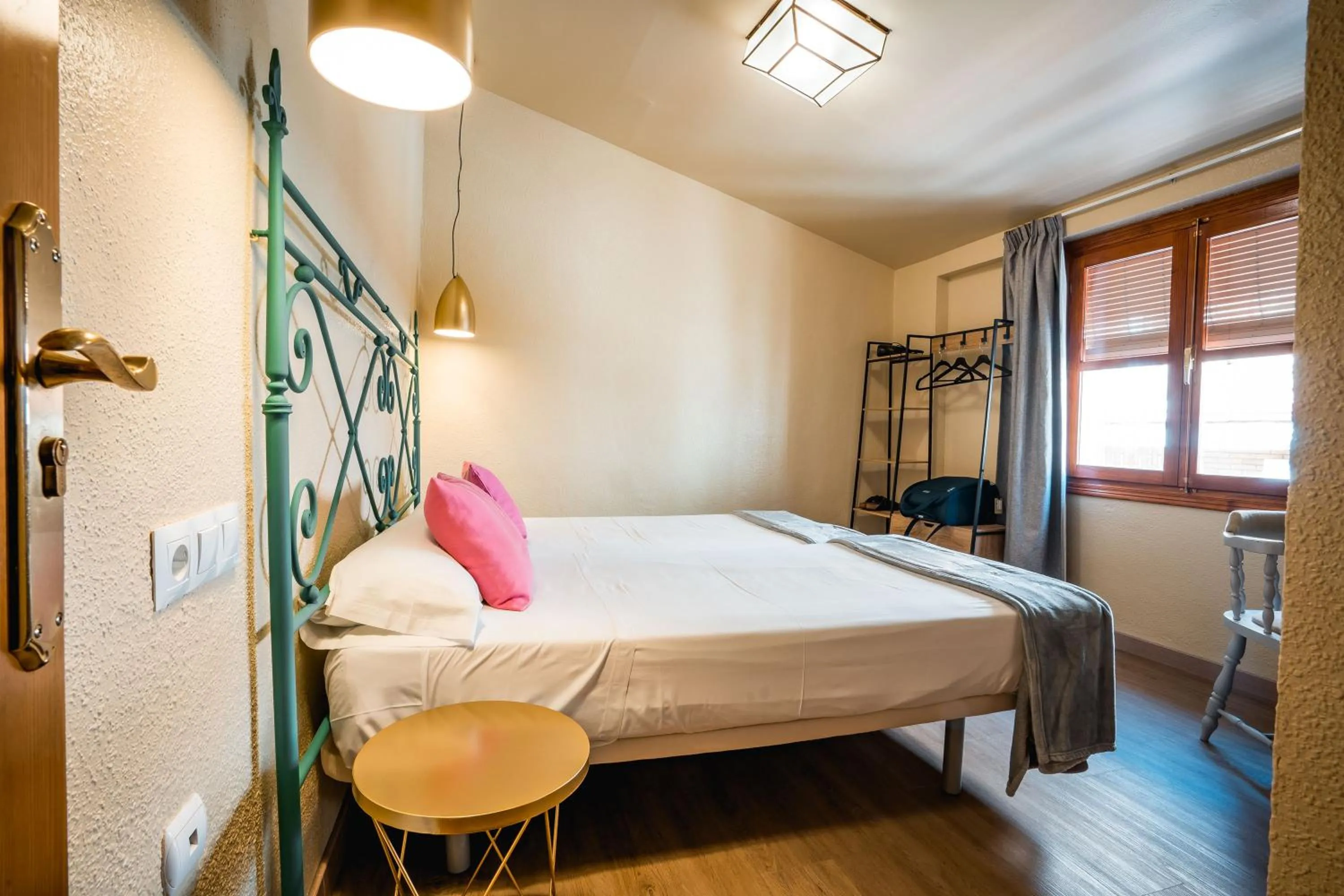 Photo of the whole room, Bed in Veronica Centro