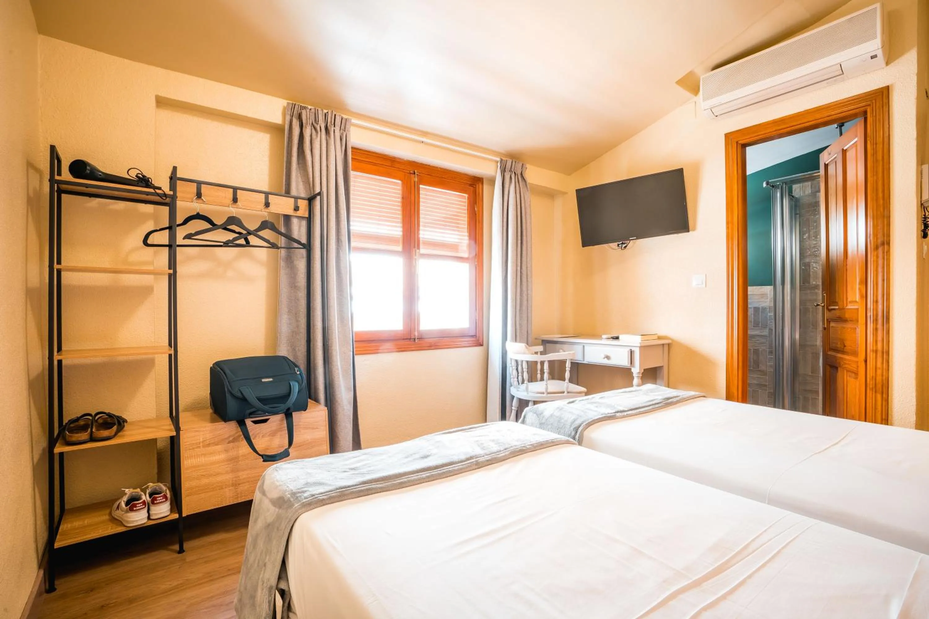 Photo of the whole room, Bed in Veronica Centro