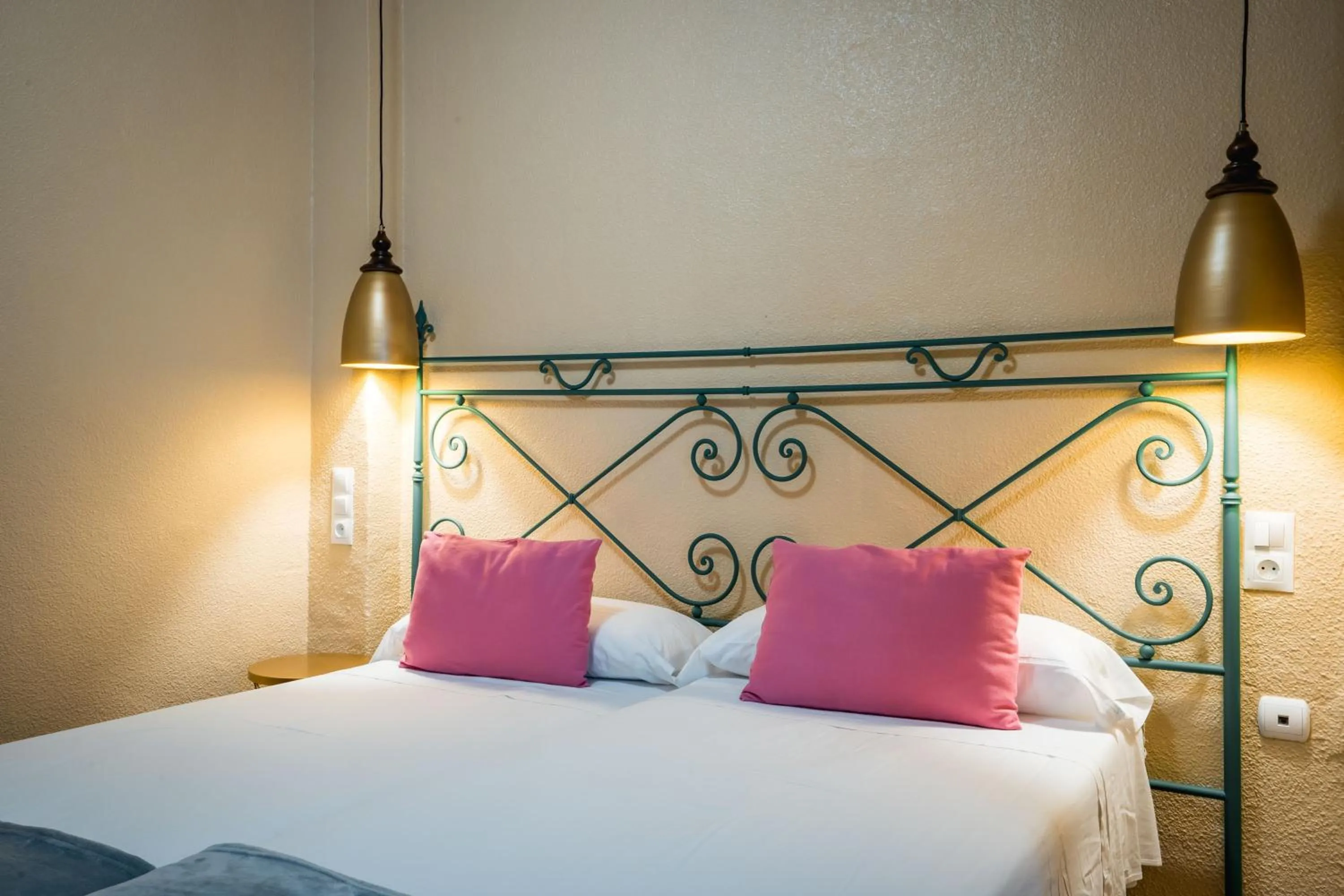 Photo of the whole room, Bed in Veronica Centro