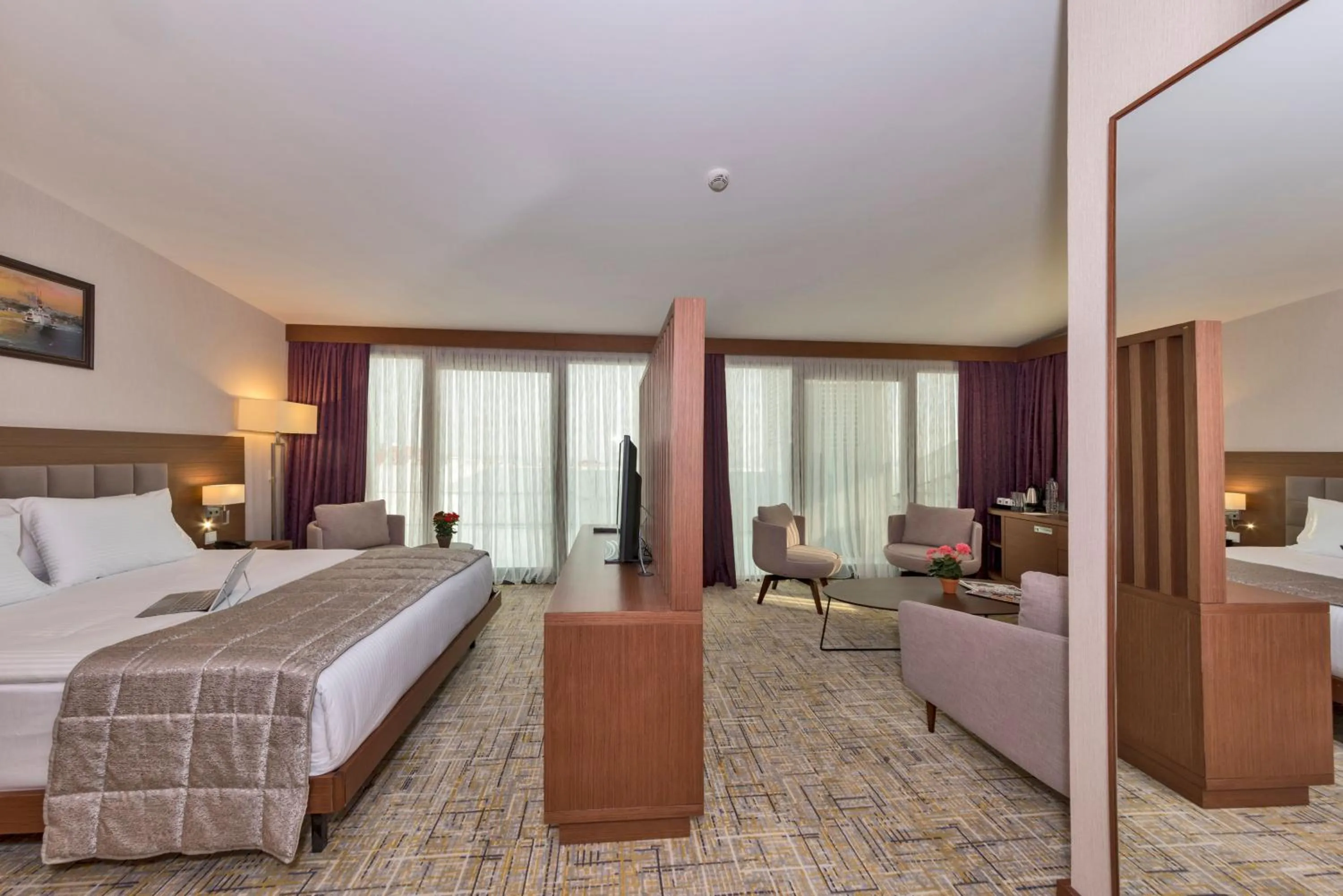 Bed in Land Park Hotel