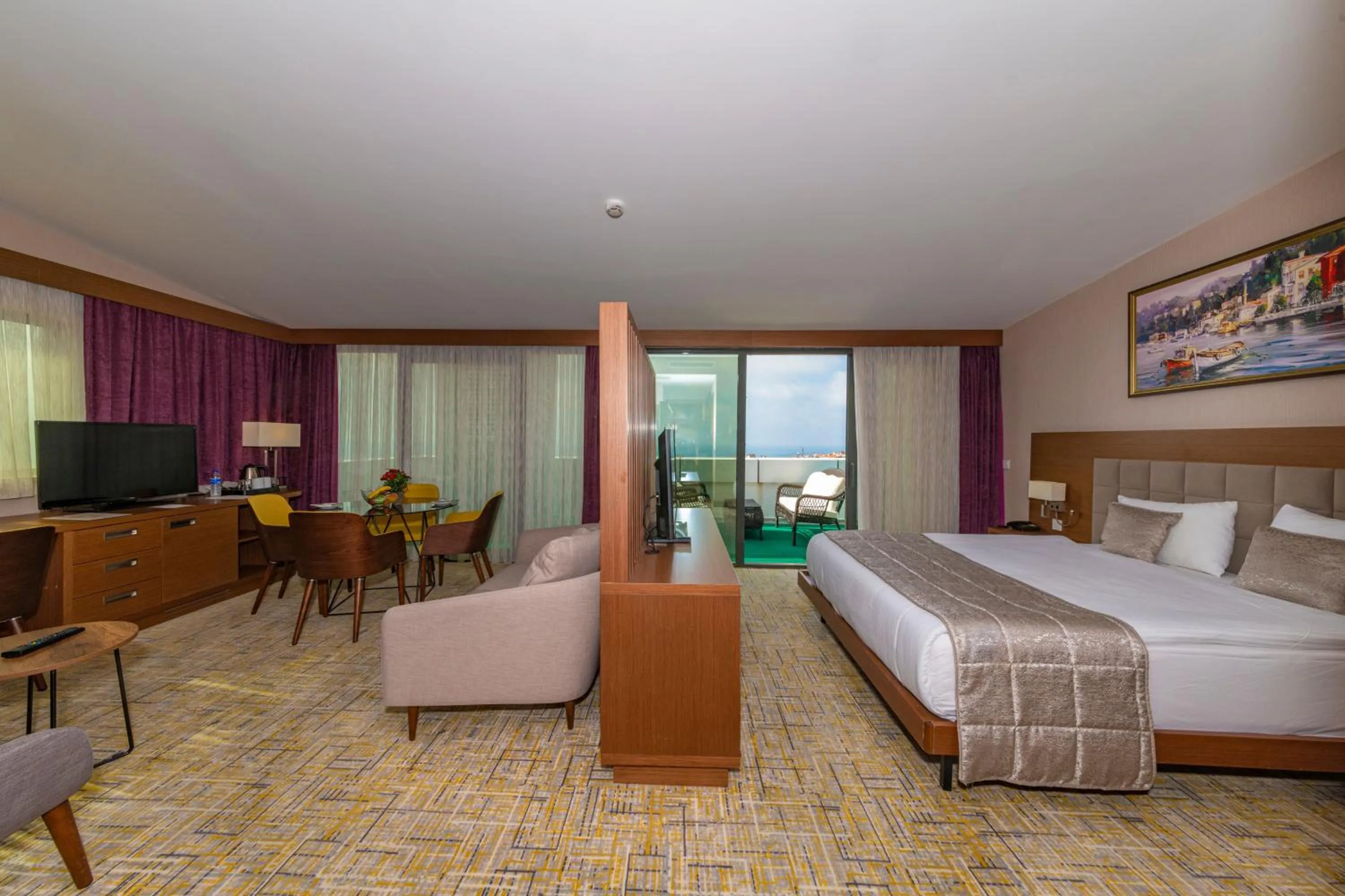 Bed in Land Park Hotel