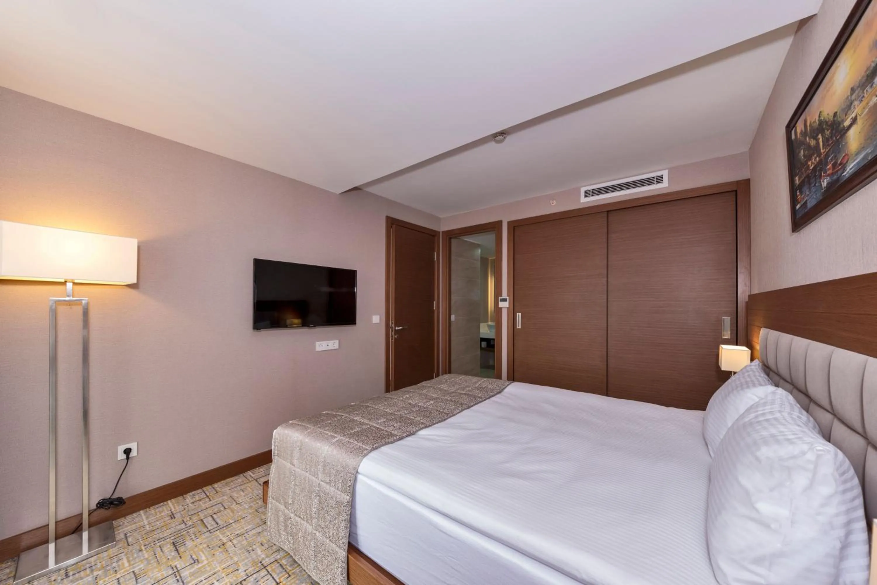 Bed in Land Park Hotel