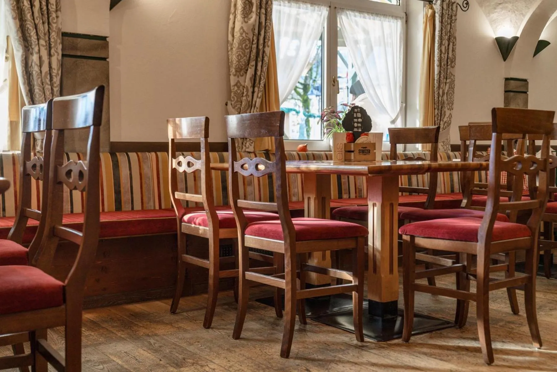 Restaurant/places to eat in Hotel Restaurant Lebzelter
