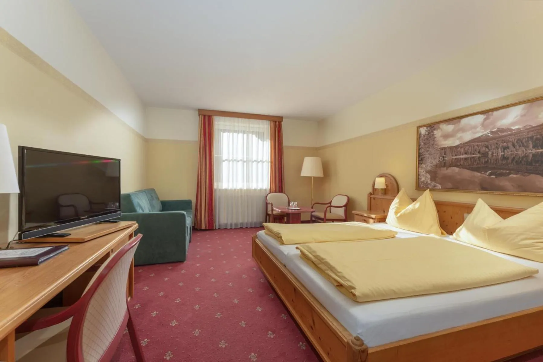 Bed in Hotel Restaurant Lebzelter