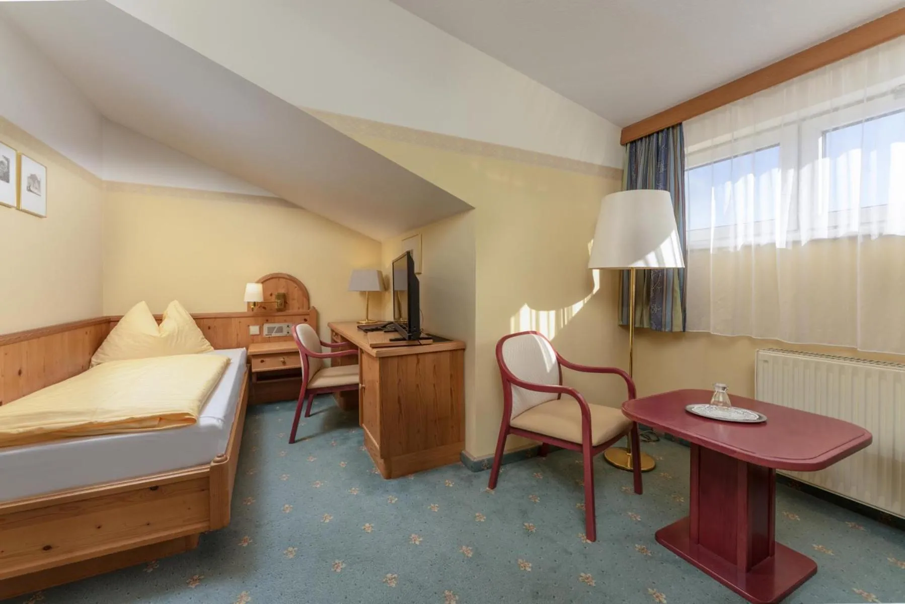 Bed in Hotel Restaurant Lebzelter