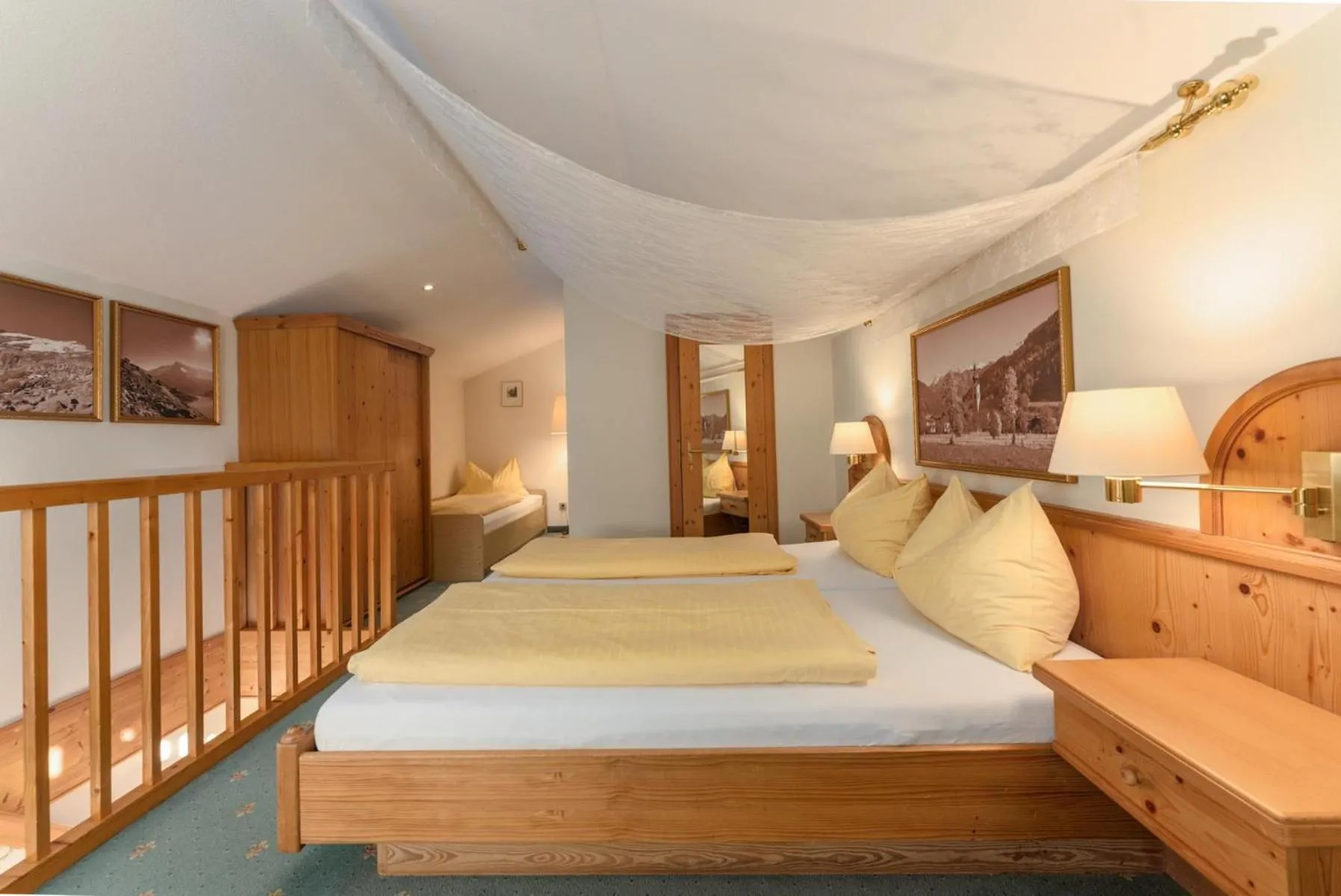 Bed in Hotel Restaurant Lebzelter