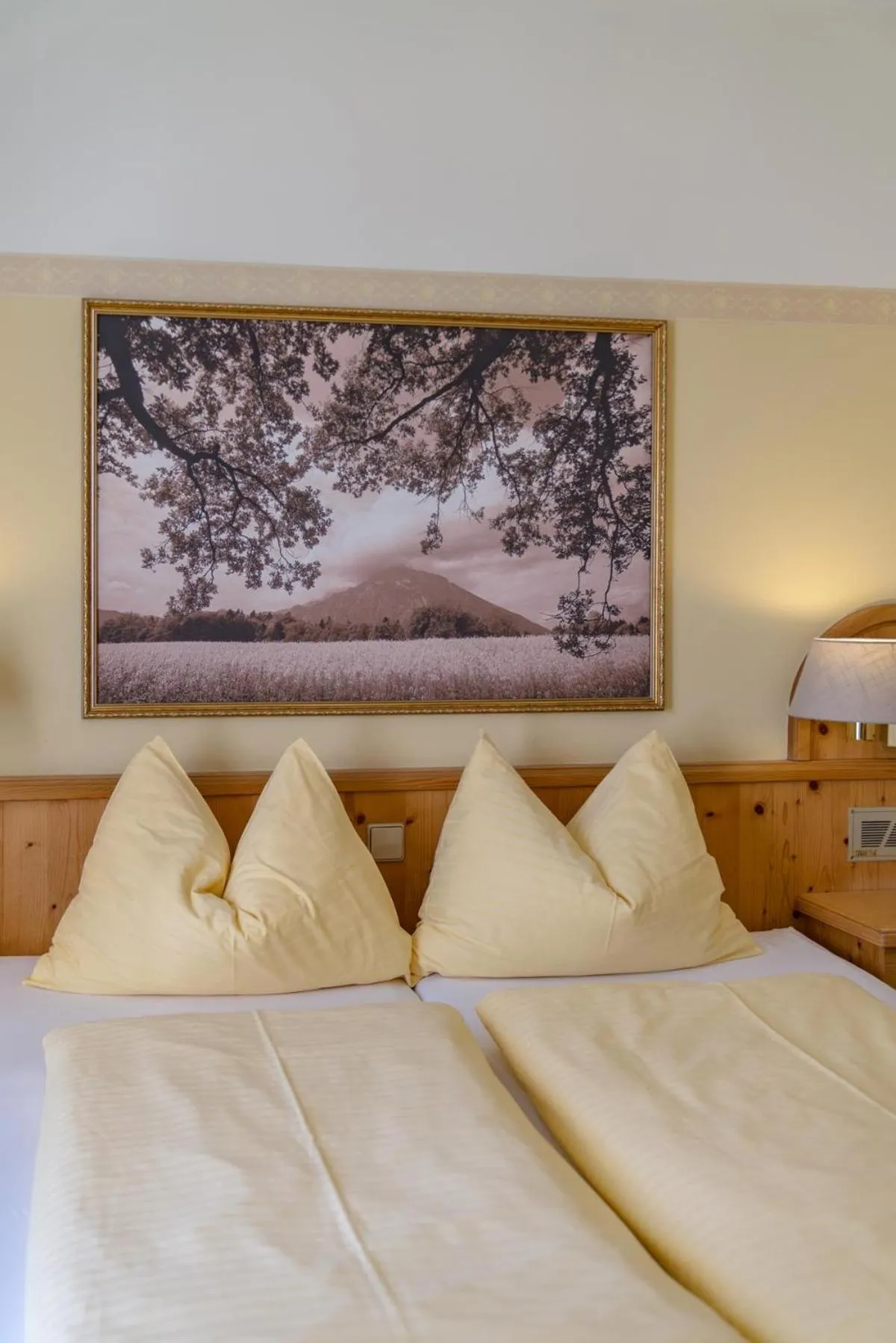 Bed in Hotel Restaurant Lebzelter