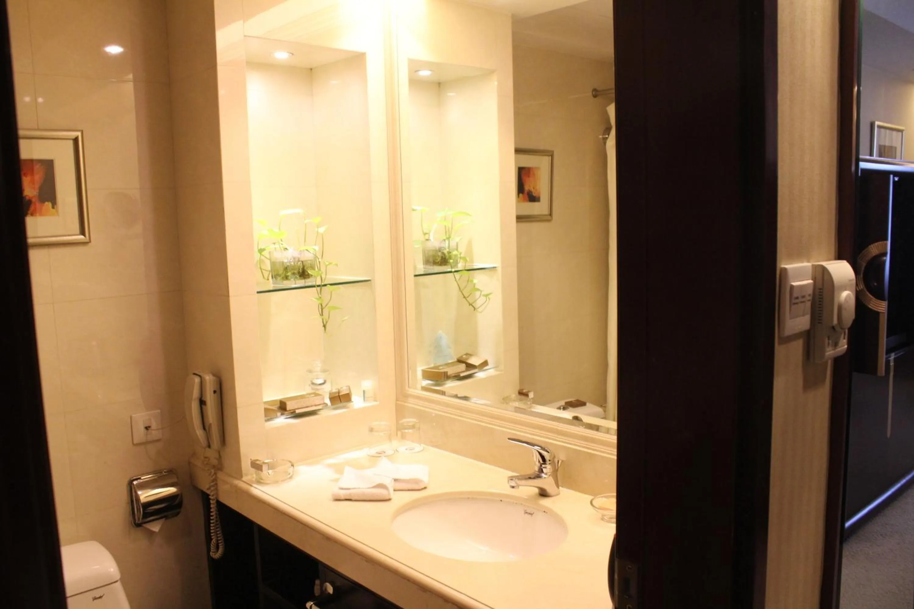 Bathroom in Huafang Jinling International Hotel Zhangjiagang