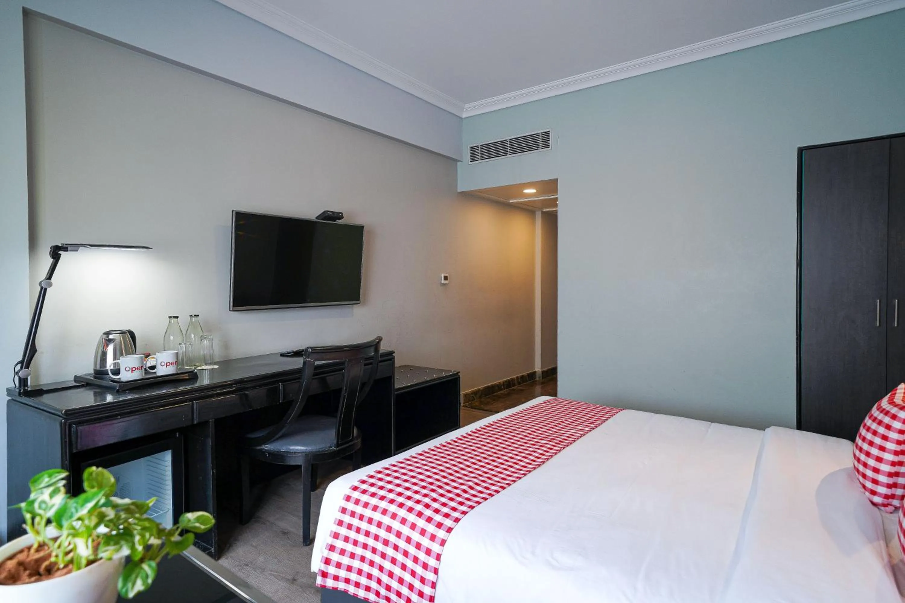 Bed in Open Hotel by Olive - The Infantry Hotel