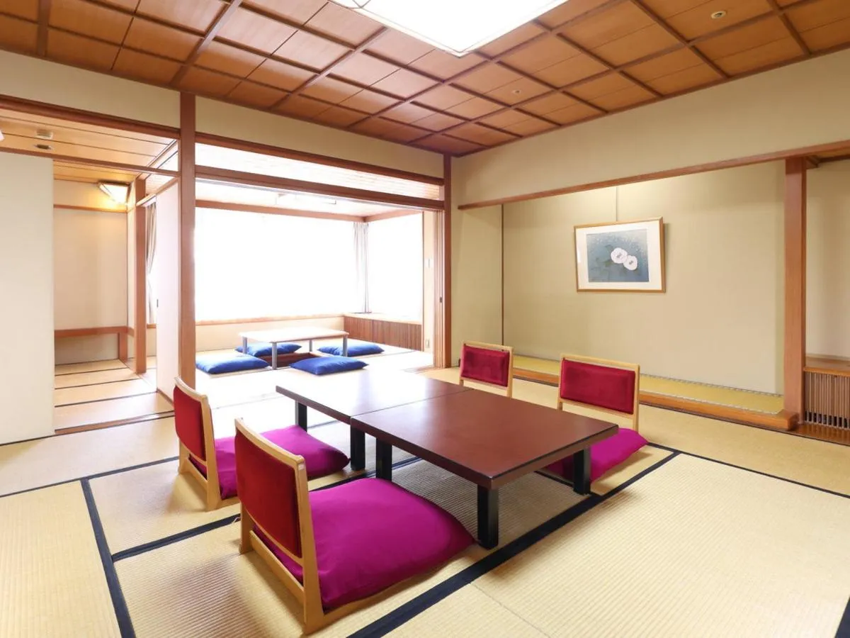 Photo of the whole room in Hamanoyu