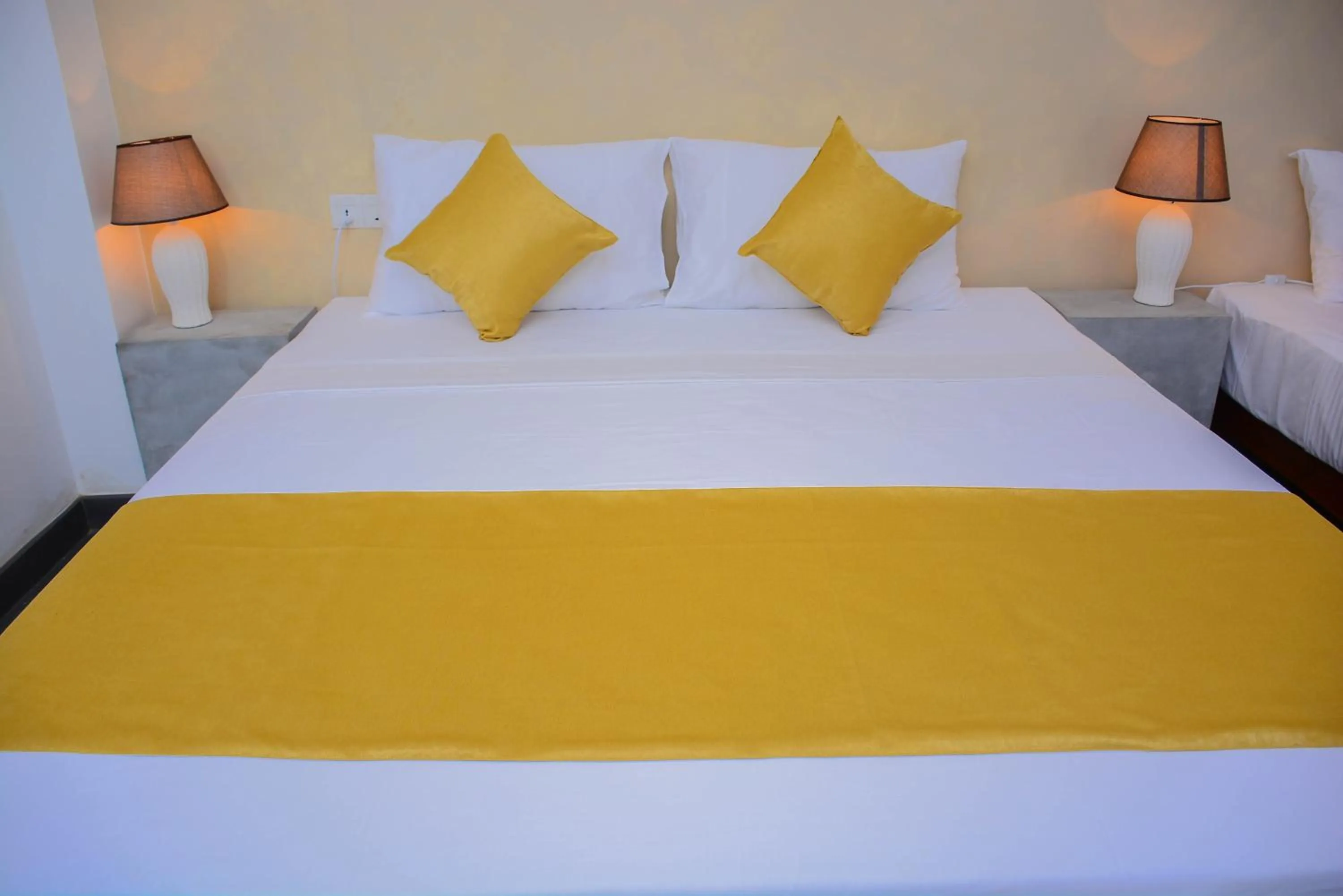 Bedroom, Bed in Hotel Star White - Negombo