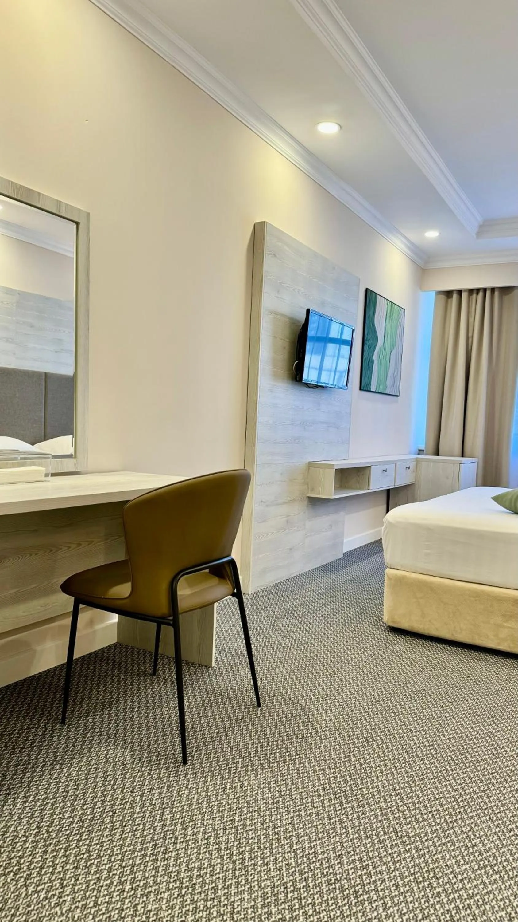 hair dresser, Bed in Grand Hotel Eurasia