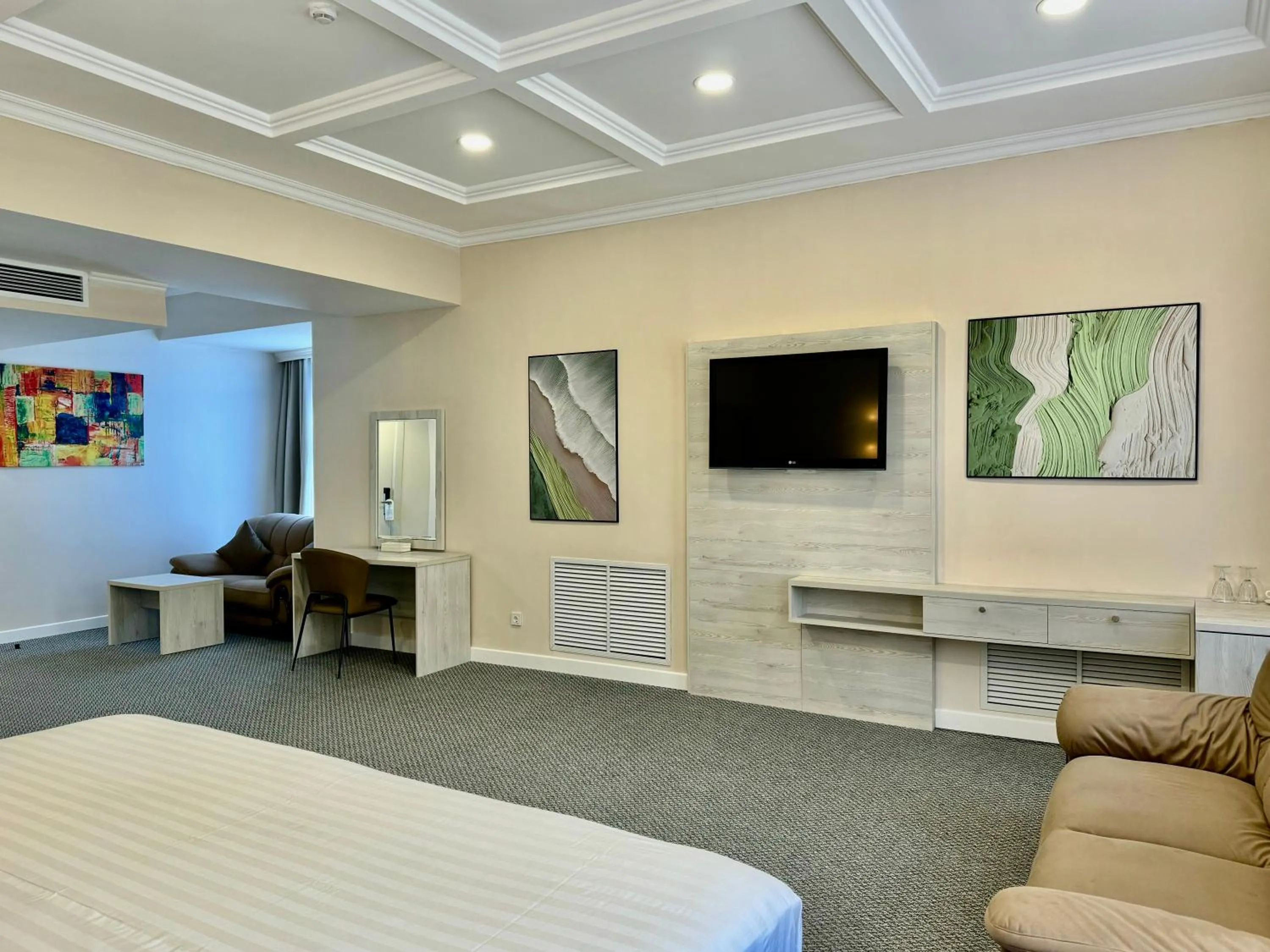 Communal lounge/ TV room in Grand Hotel Eurasia