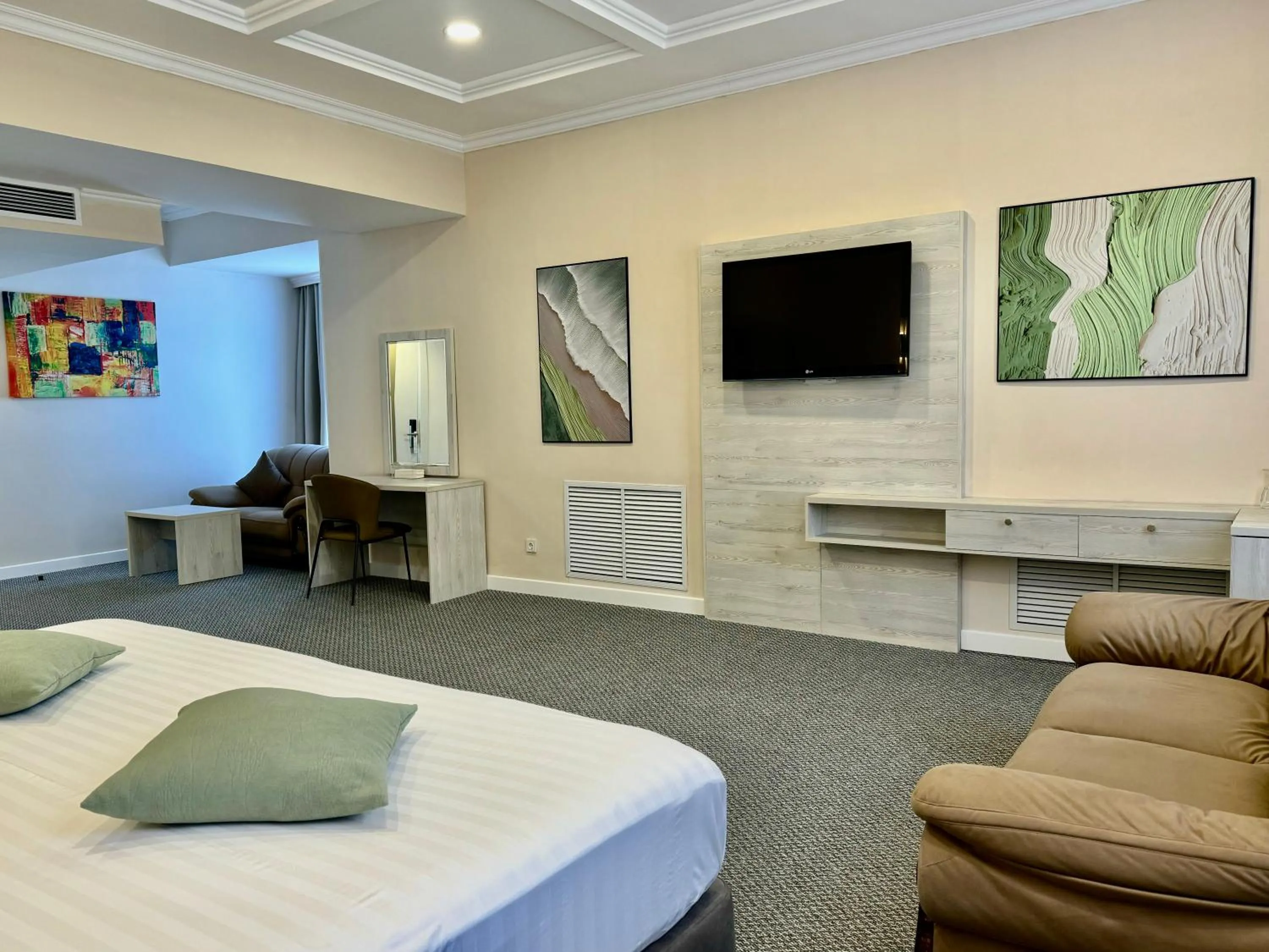 Communal lounge/ TV room, Bed in Grand Hotel Eurasia