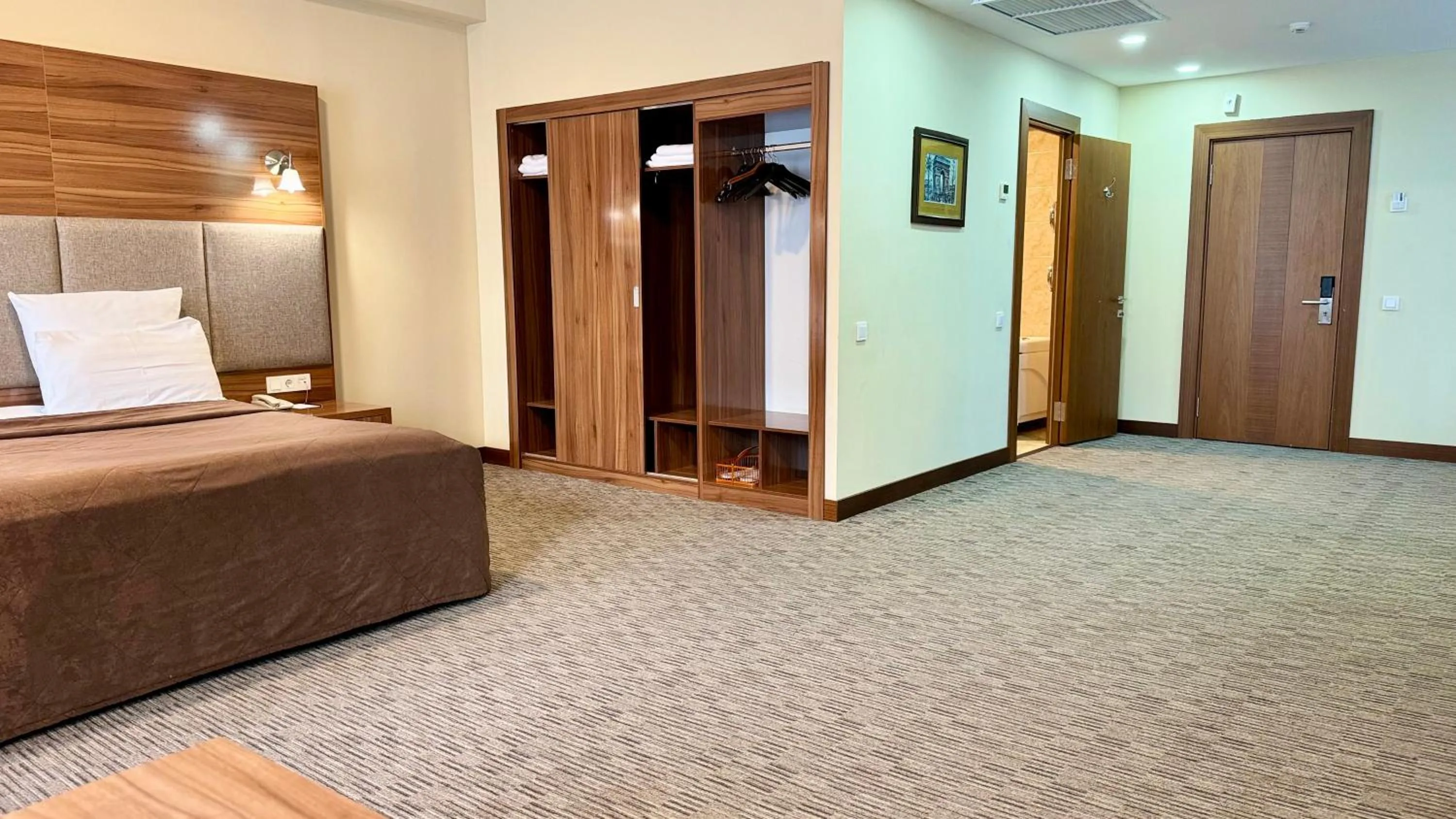 Photo of the whole room, Bed in Grand Hotel Eurasia