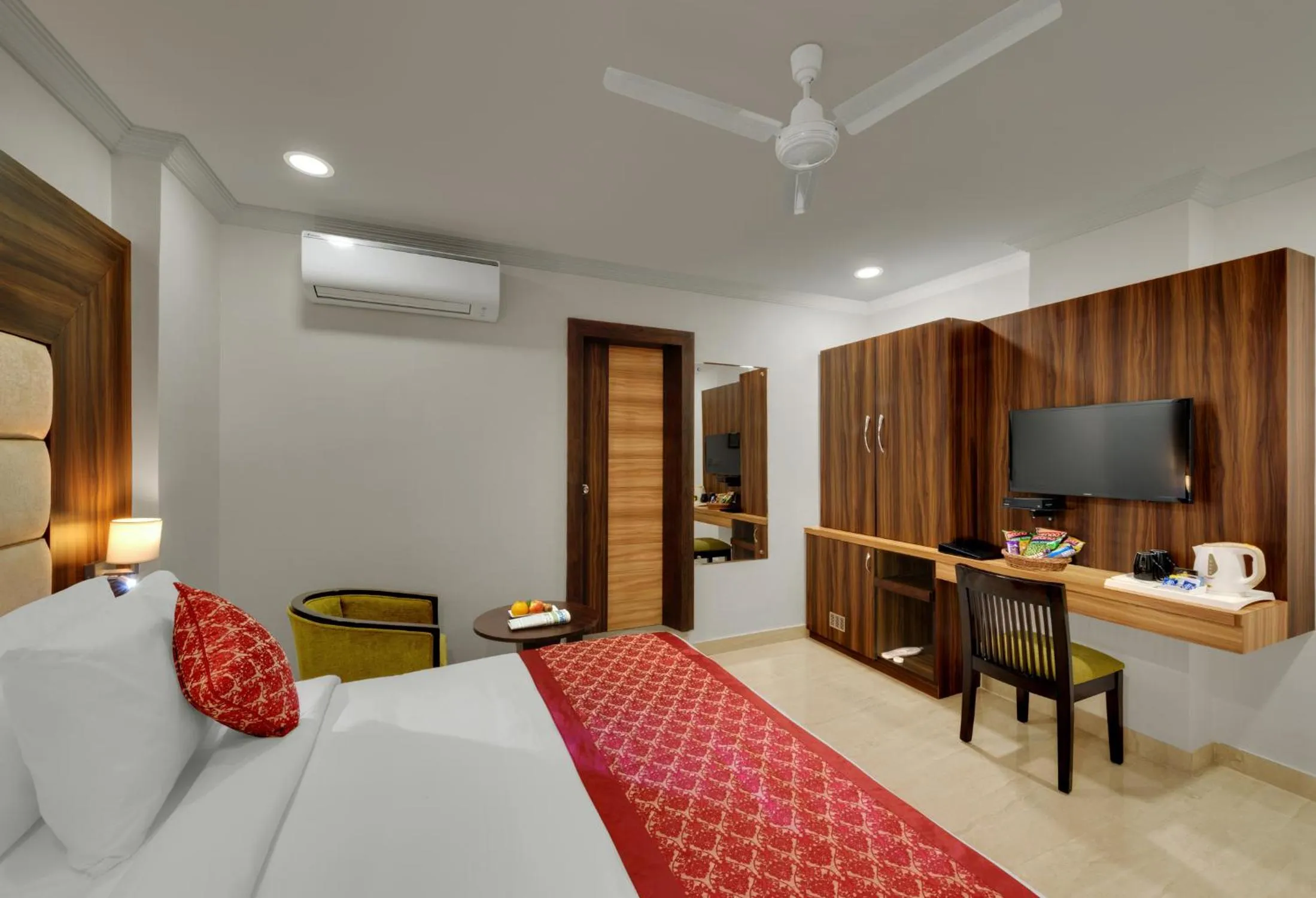 Bedroom, Bed in Avins Beacon Hotel - Udaipur