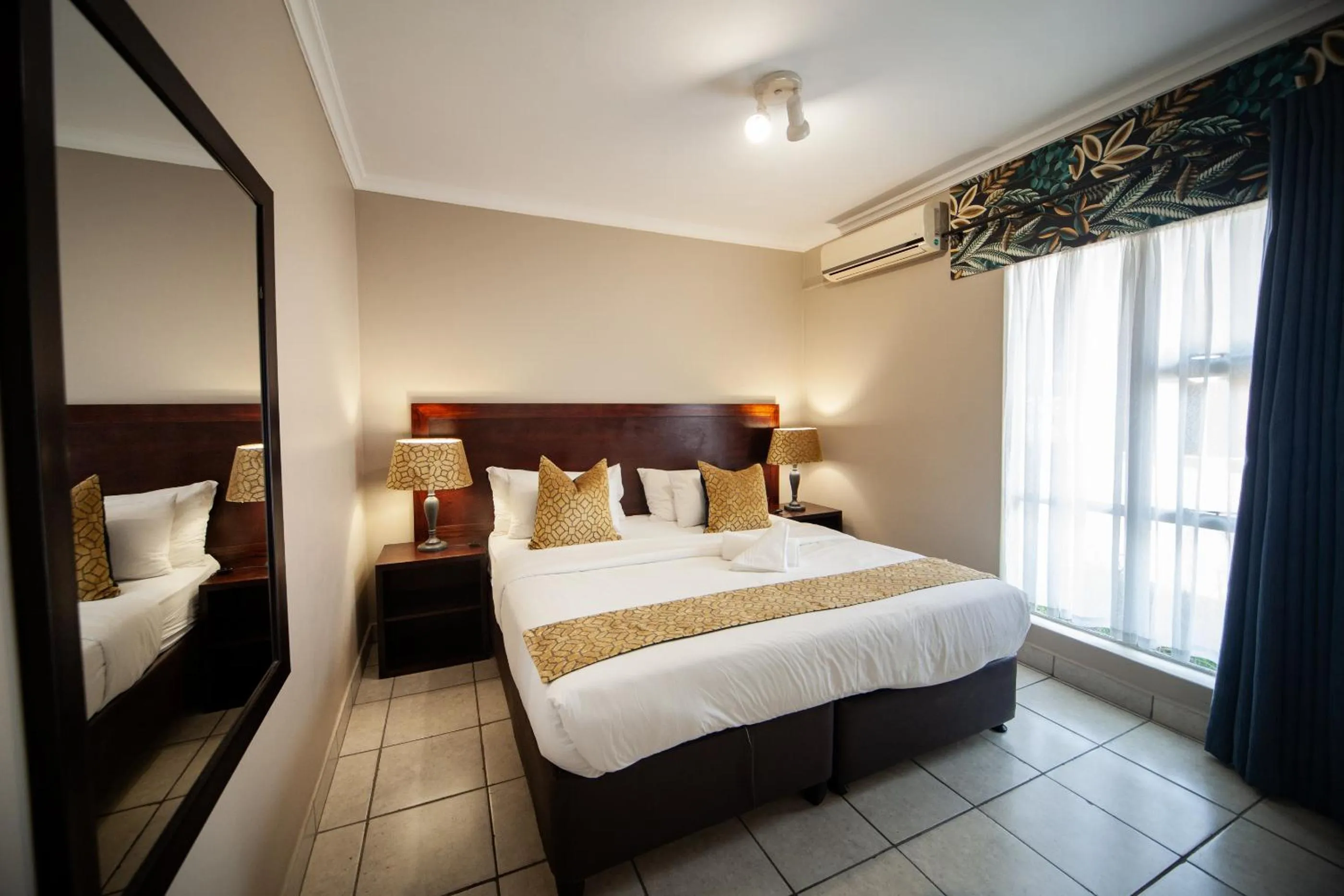 Photo of the whole room, Bed in Hotel @ Tzaneen