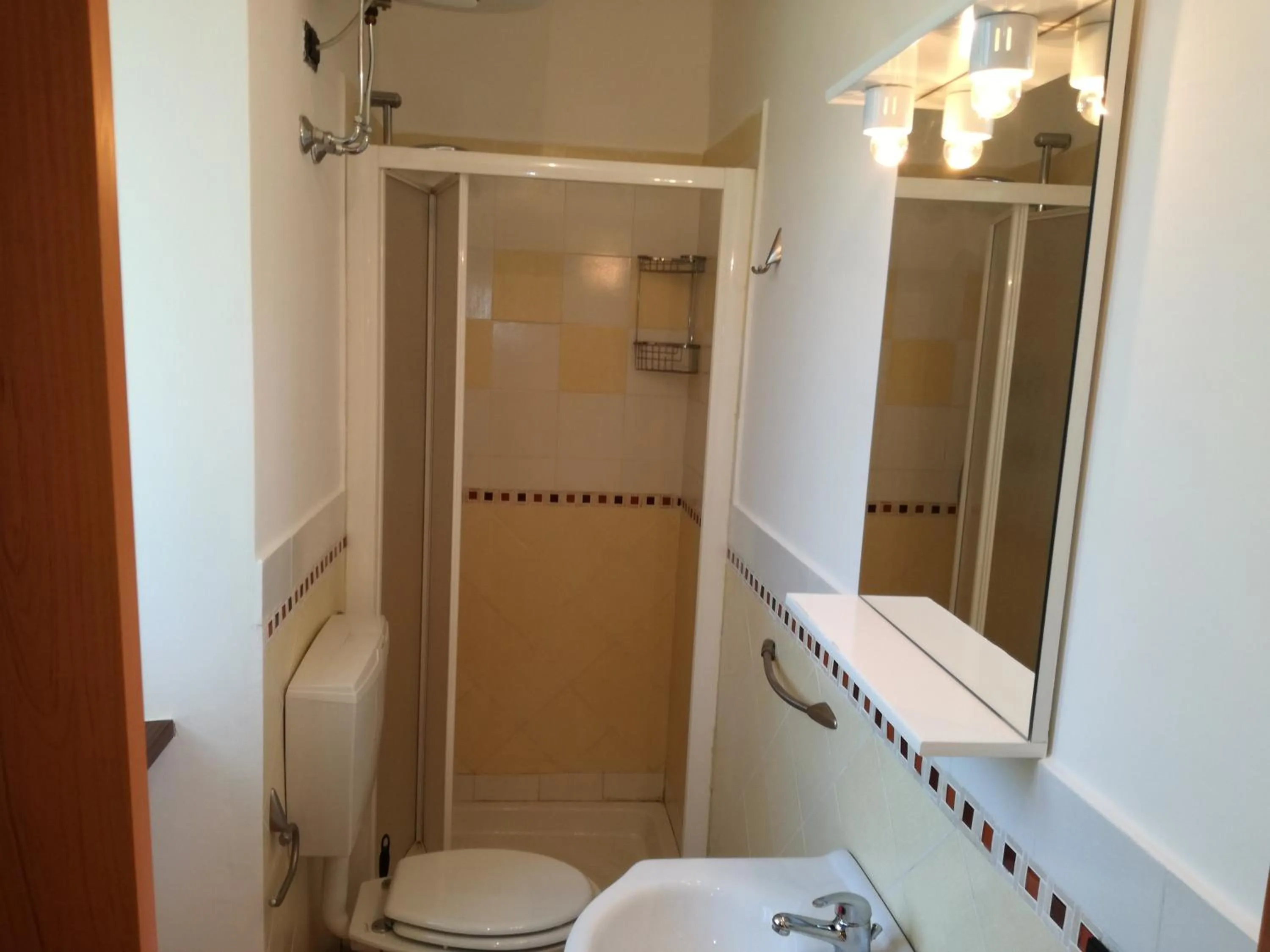 Shower in B&B Rocciamelone